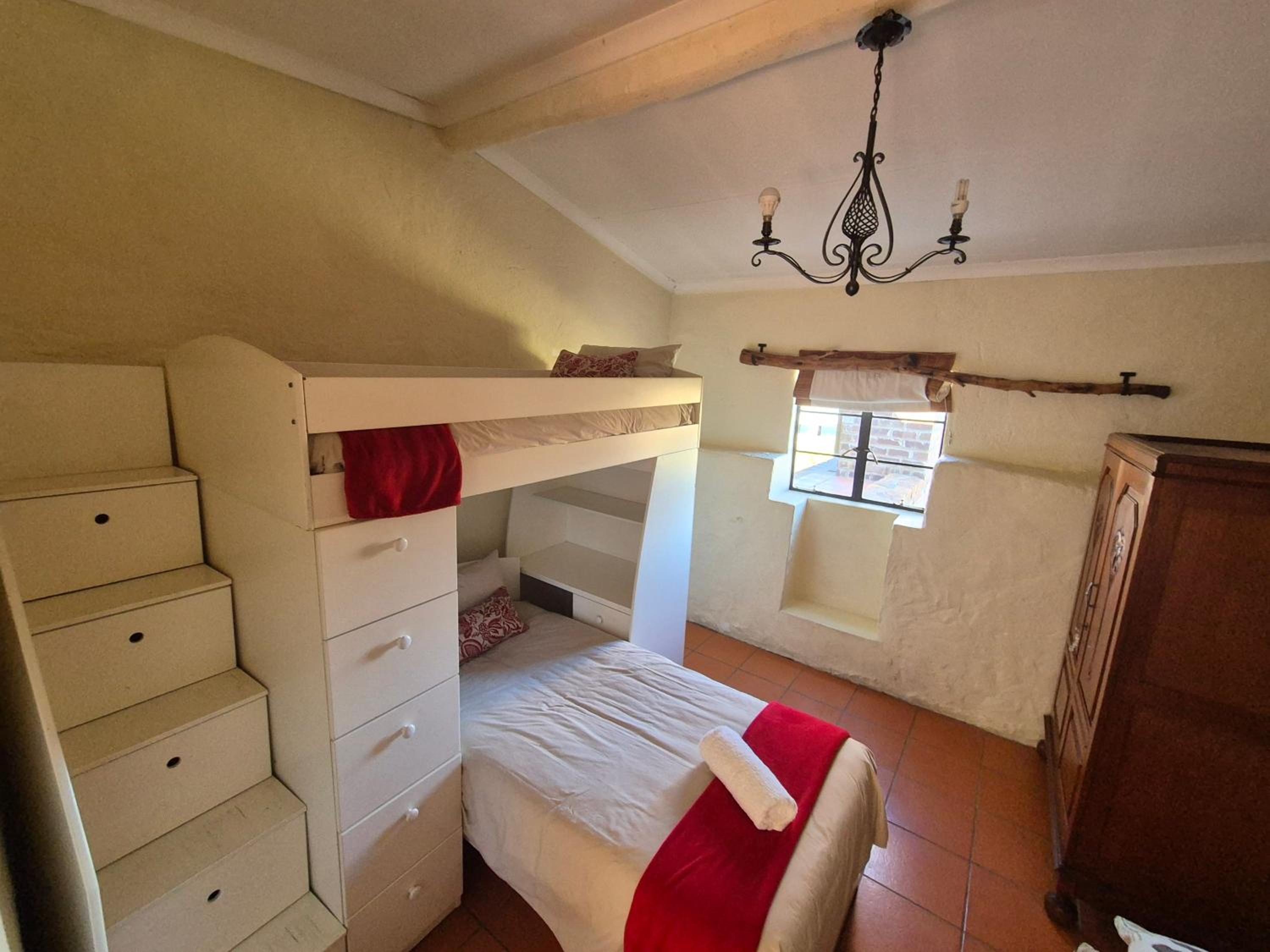 Three-Bedroom Cottage - Photo 3