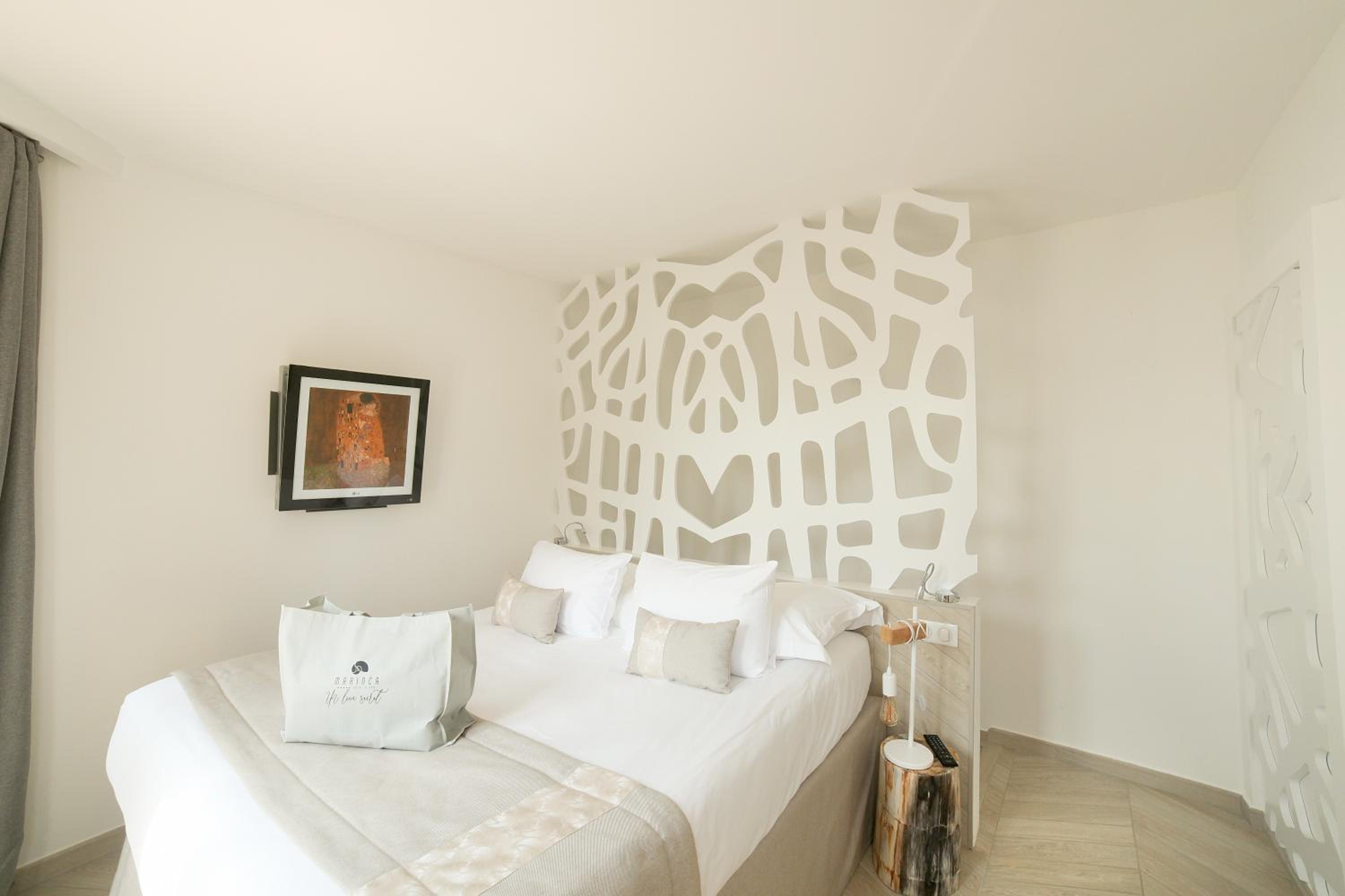 Suite with Private Pool - Photo 2