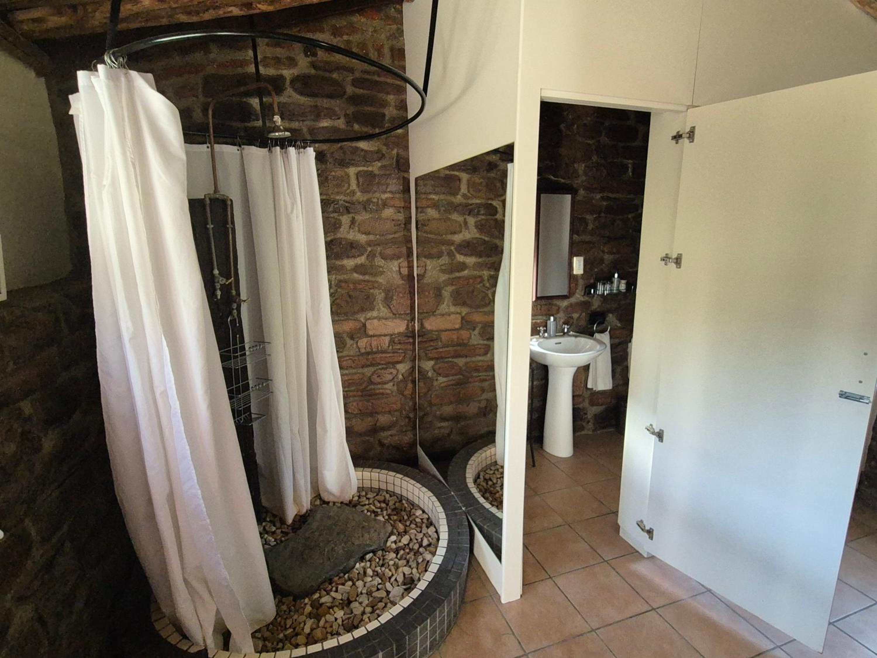 Double or Twin Room with Shower - Photo 2