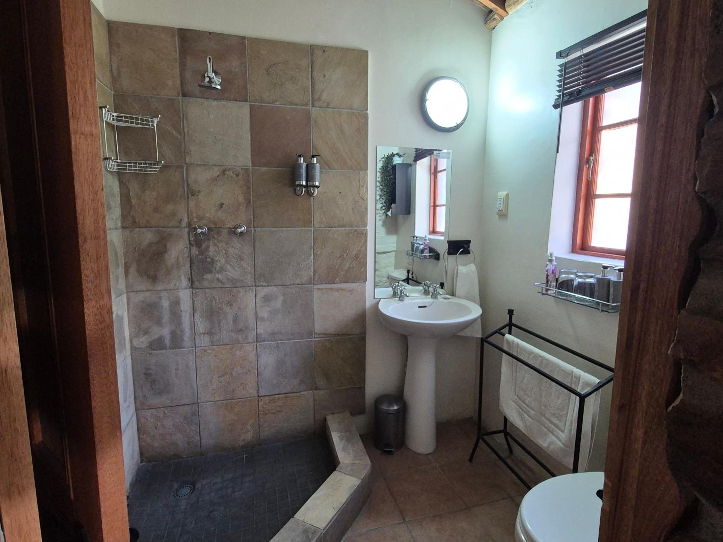 Double or Twin Room with Shower - Photo 3