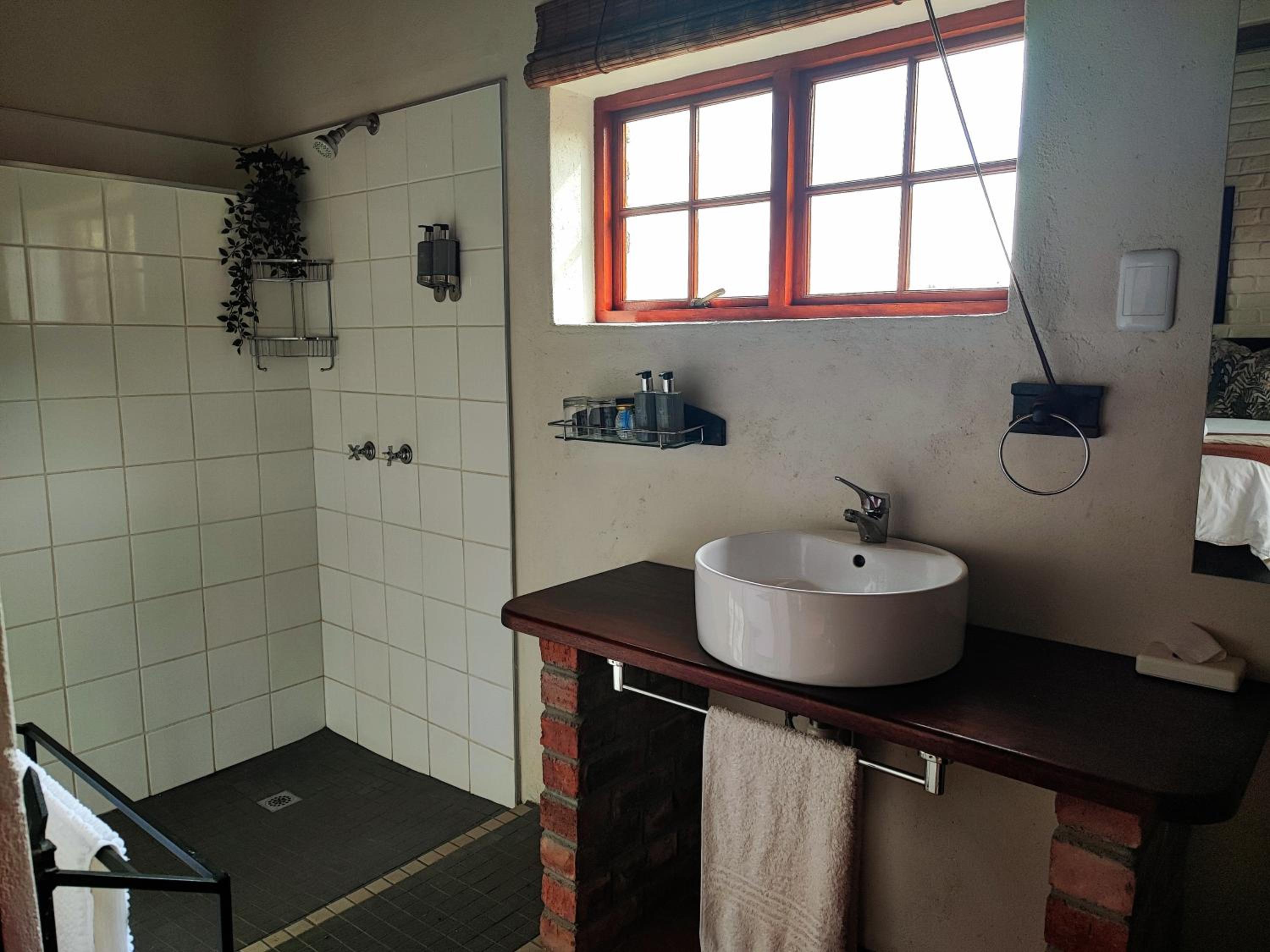 Double or Twin Room with Shower - Photo 7