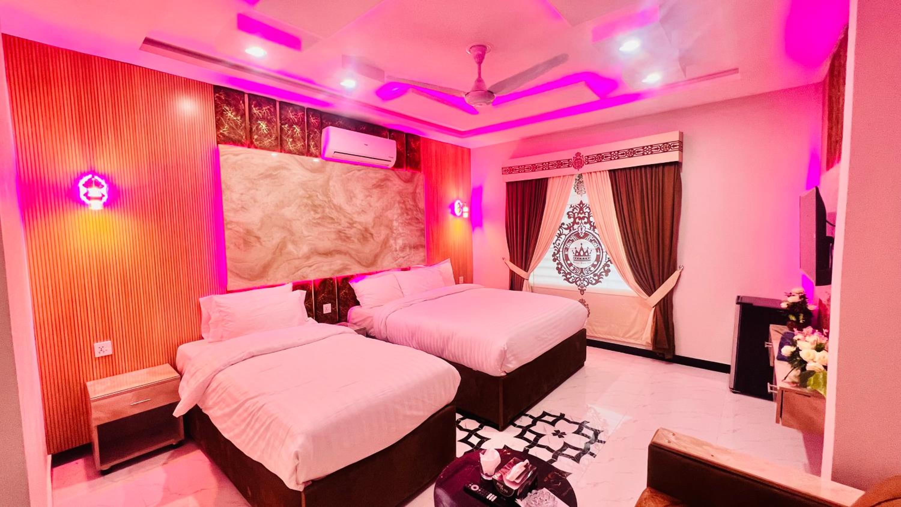 Deluxe Family Room