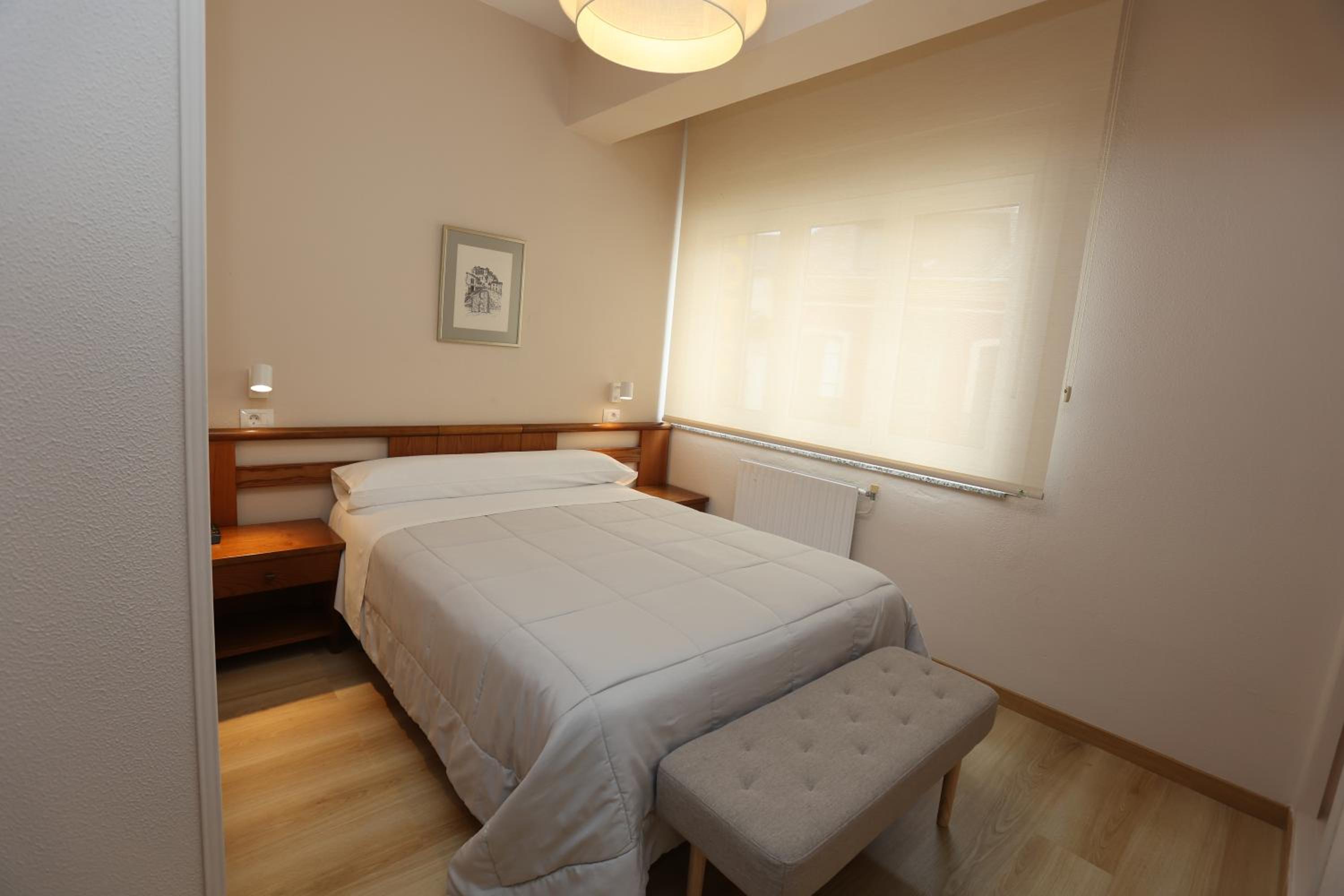 Double Room with Private Bathroom - Photo 6