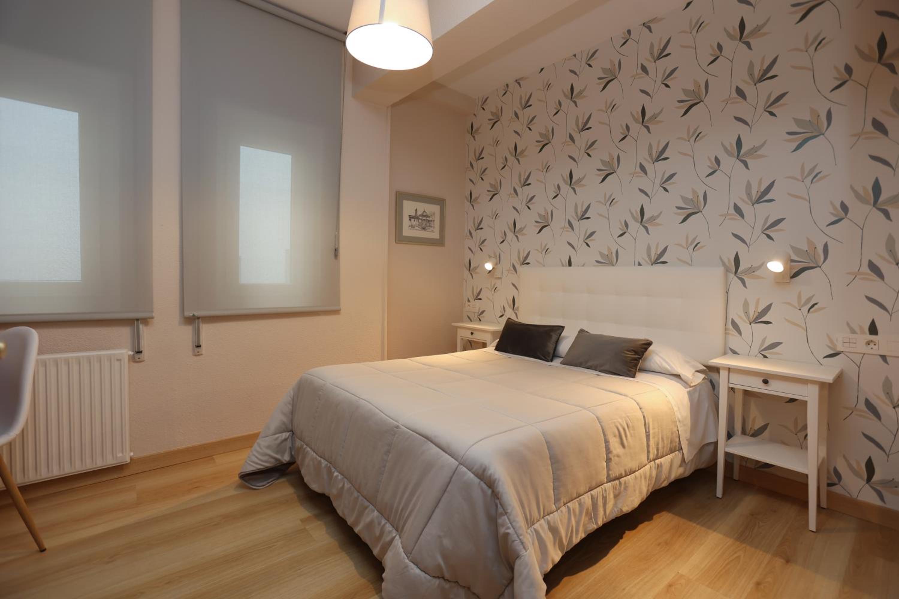 Double Room with Private Bathroom - Photo 15