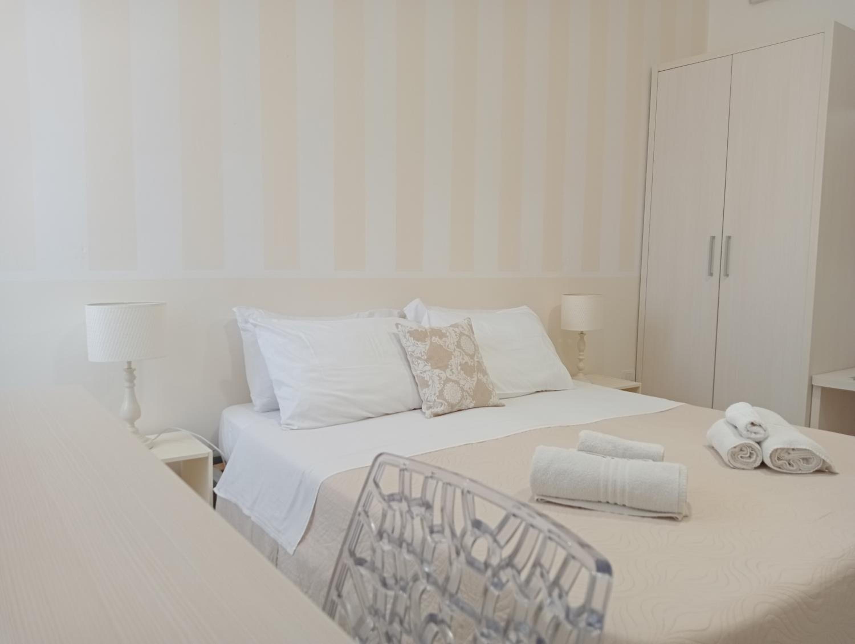 Double or Twin Room - Photo 6