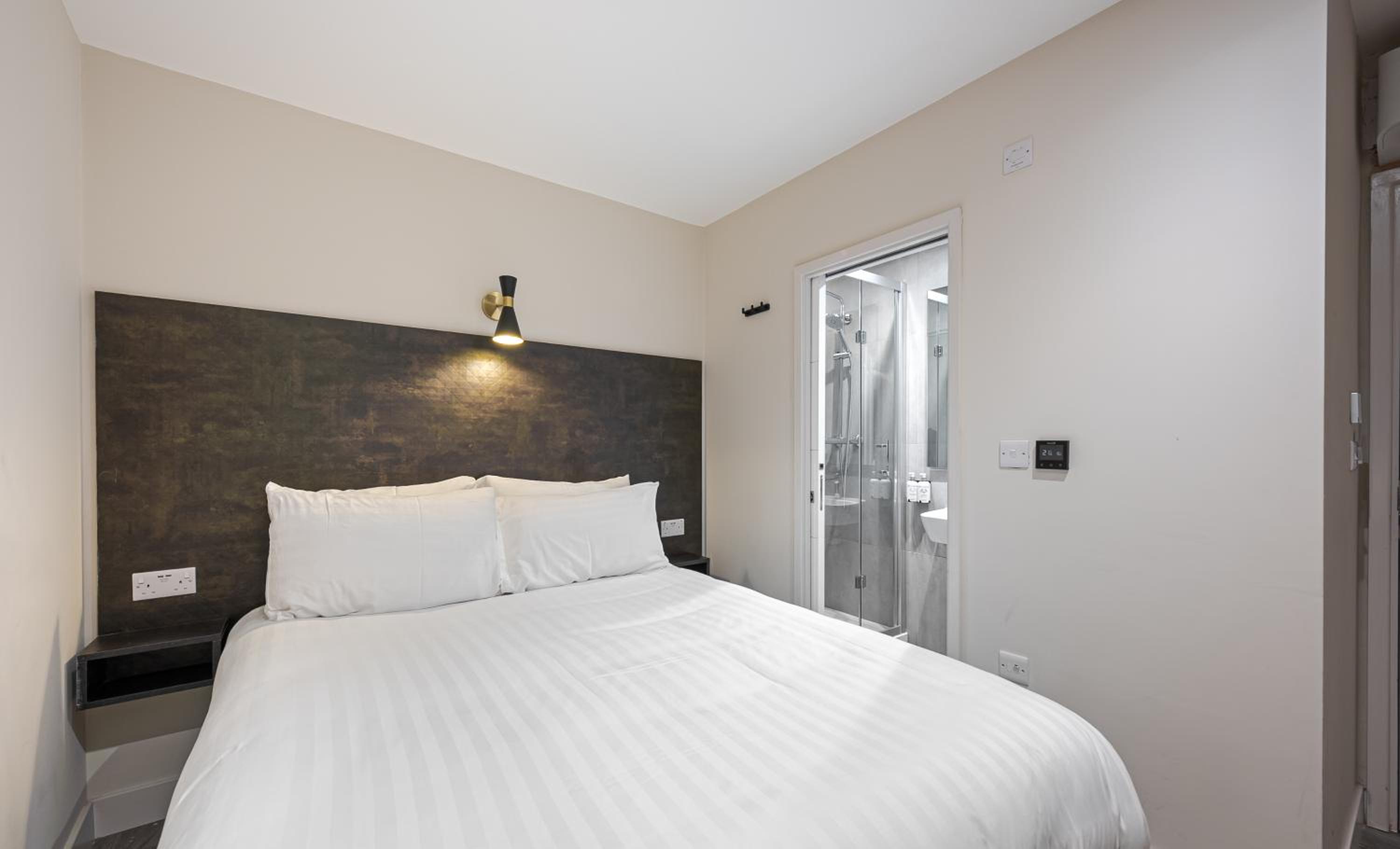Economy Double Room without Window photo 3