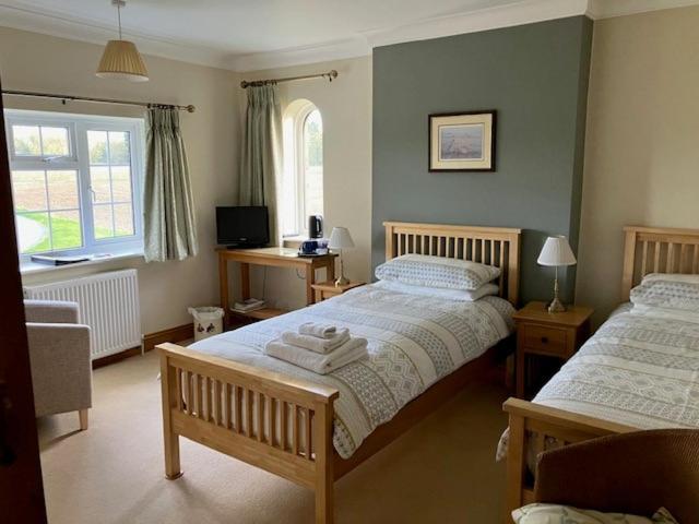 Standard Twin Room with Garden View - Photo 1