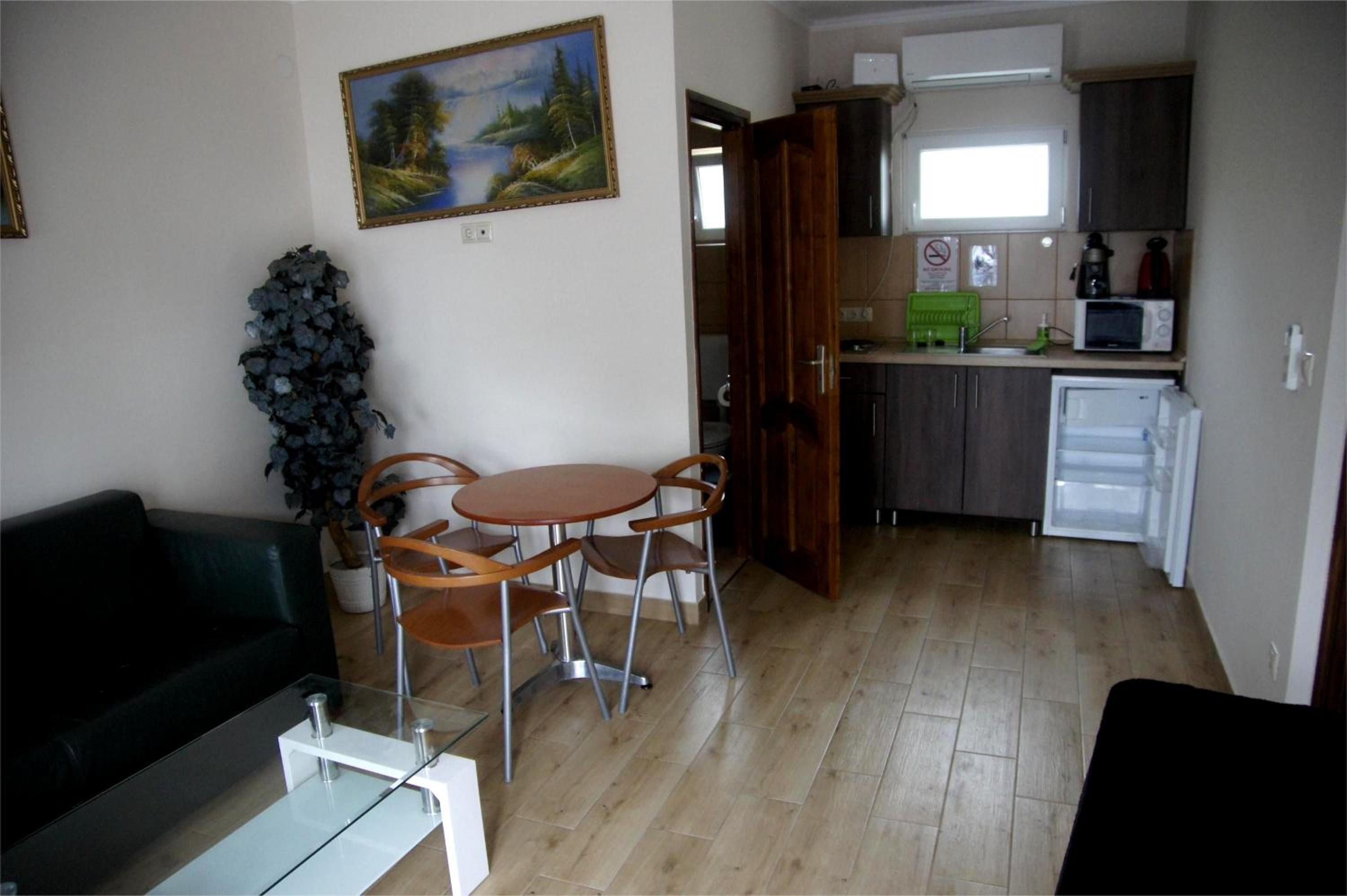 One-Bedroom Apartment photo 2