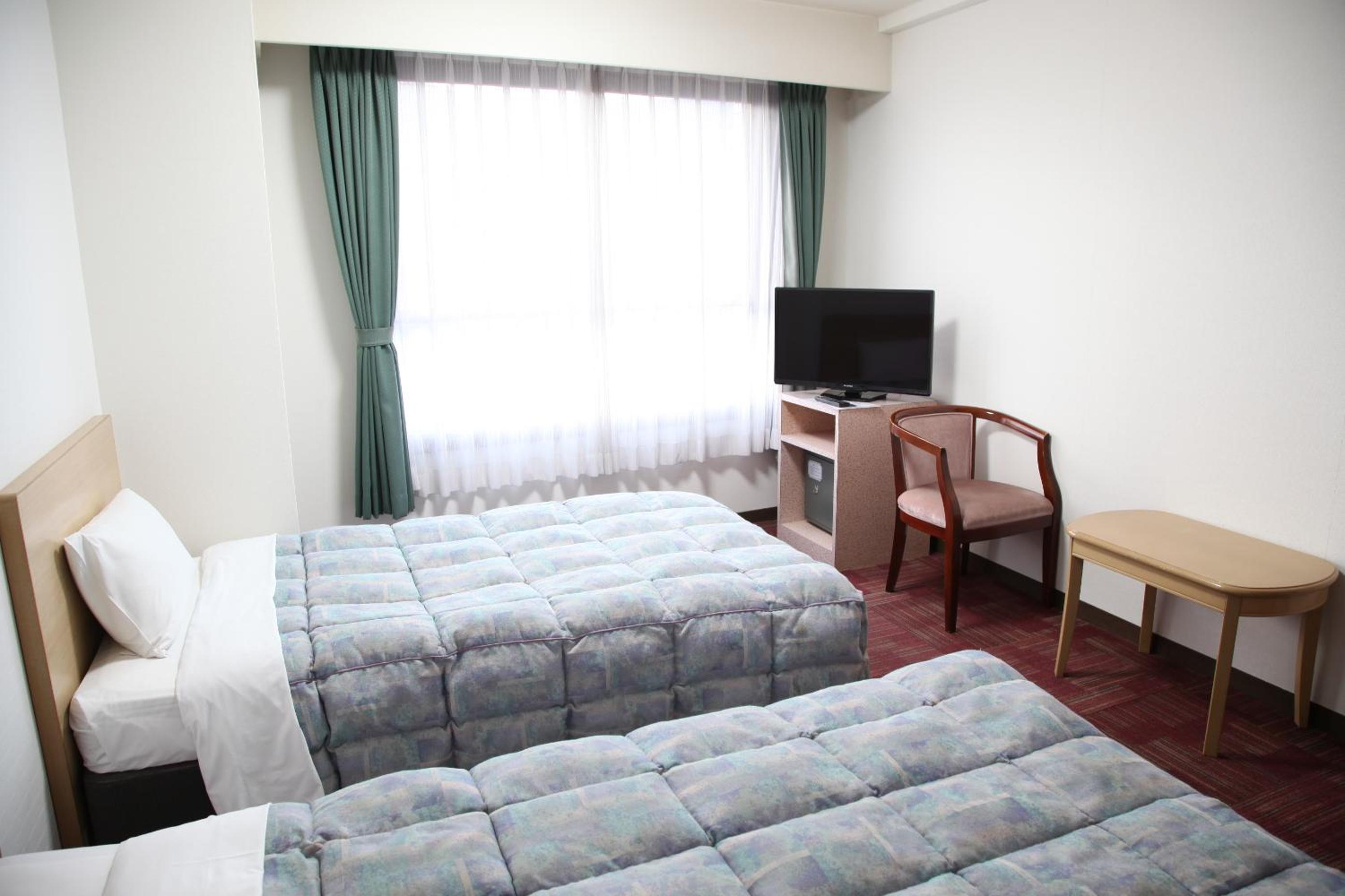 Twin Room - Non-Smoking photo 2