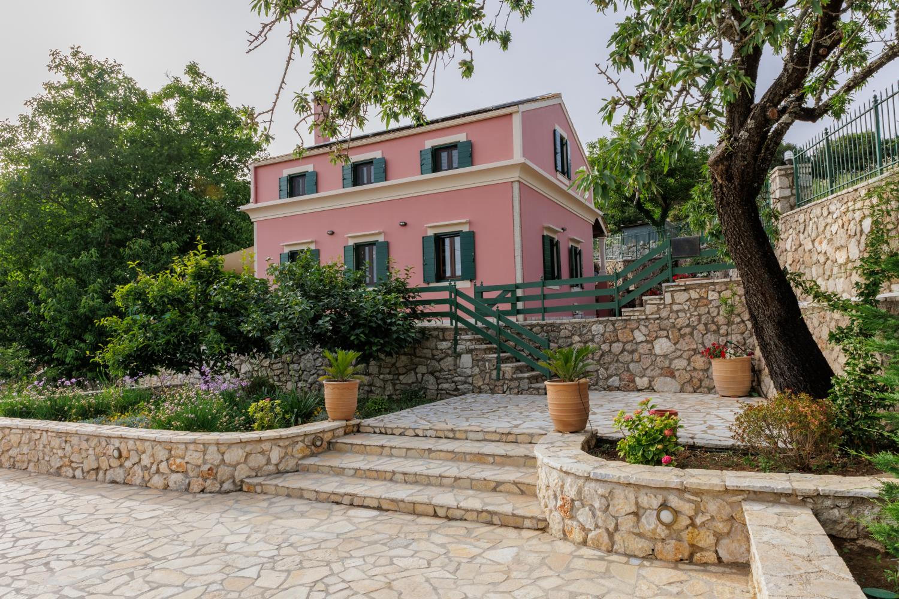 Three-Bedroom Villa photo 2
