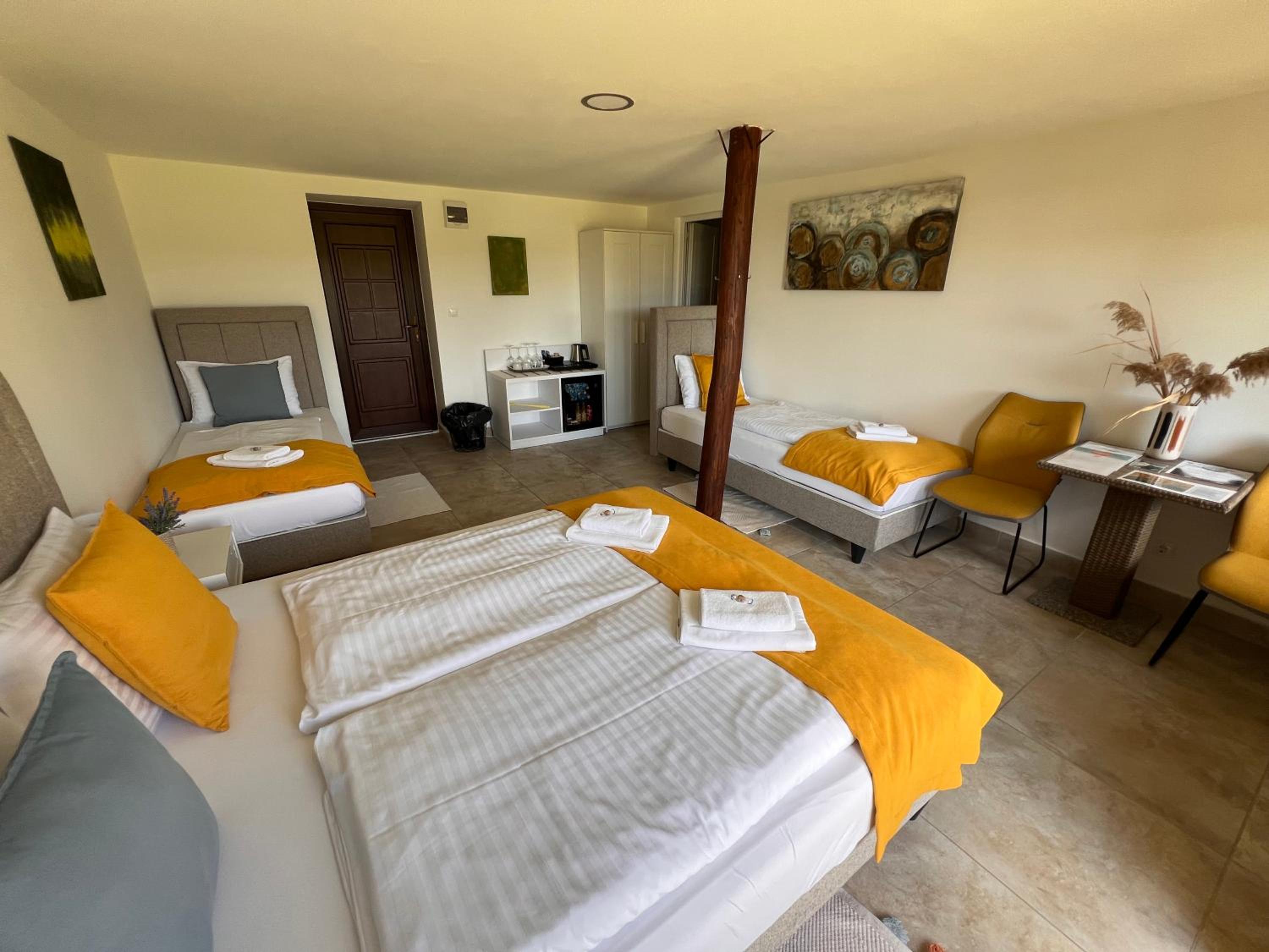 Quadruple Room with Terrace photo 2