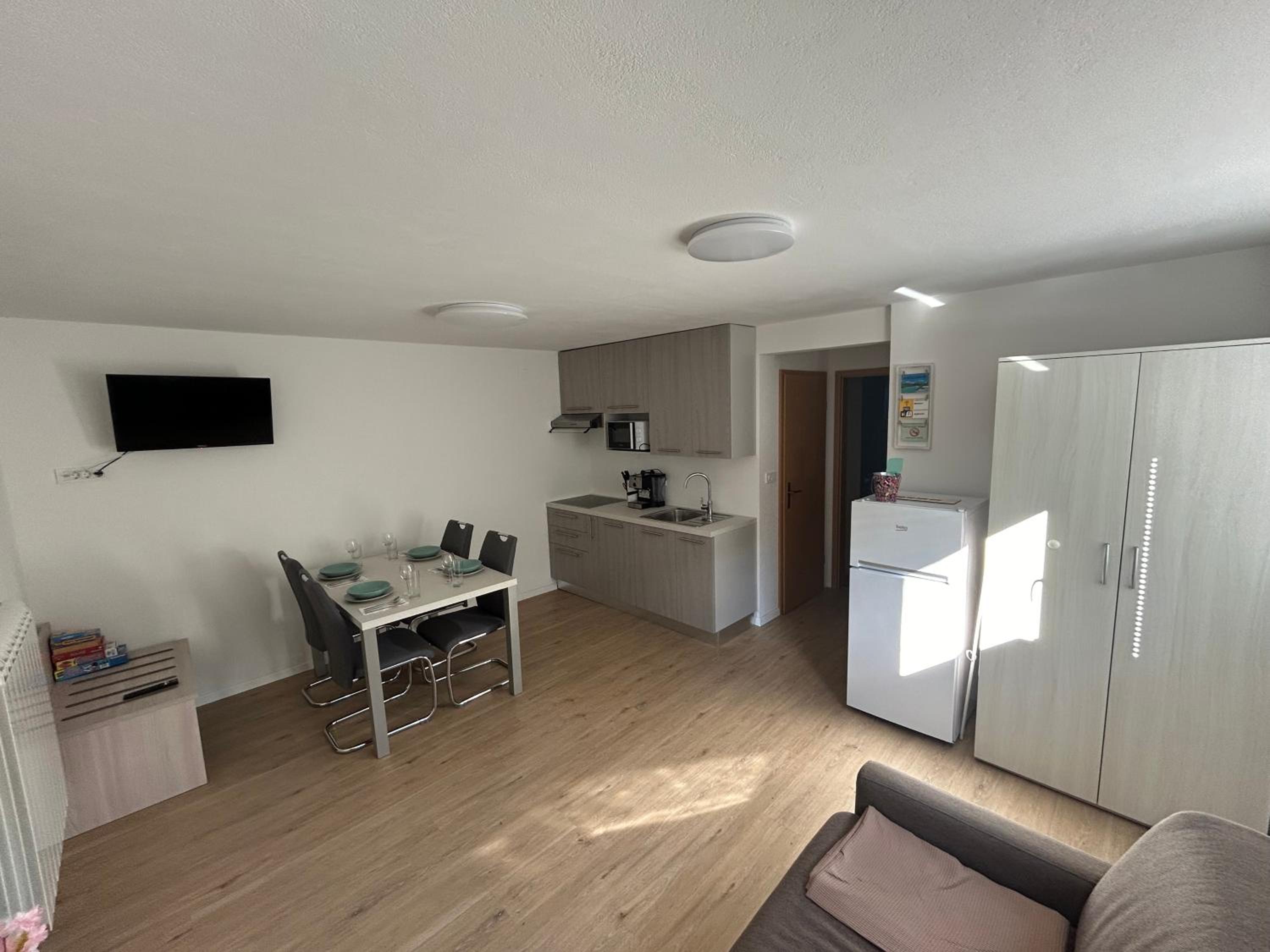 One-Bedroom Apartment photo 1