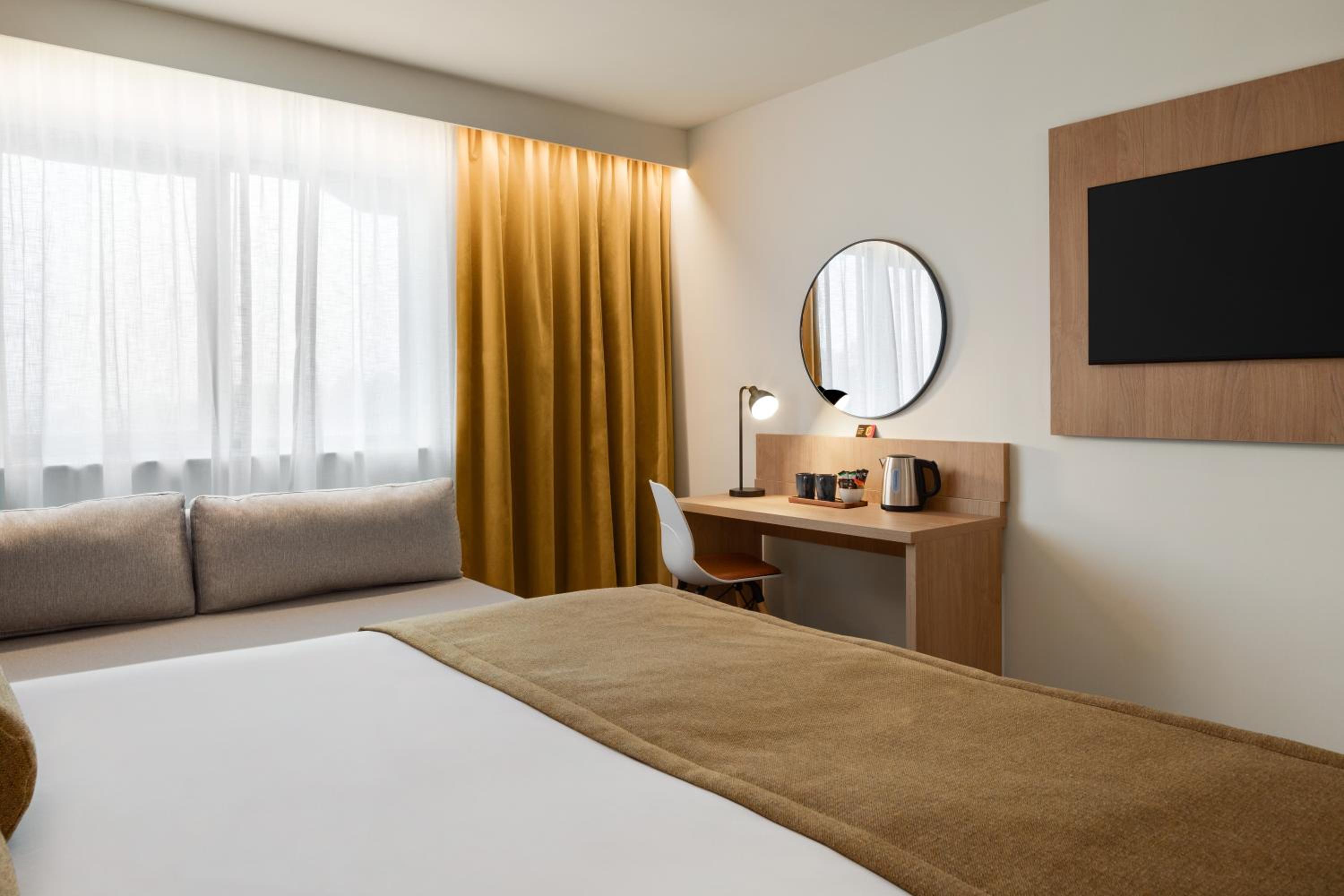 Standard King Room - Photo 2