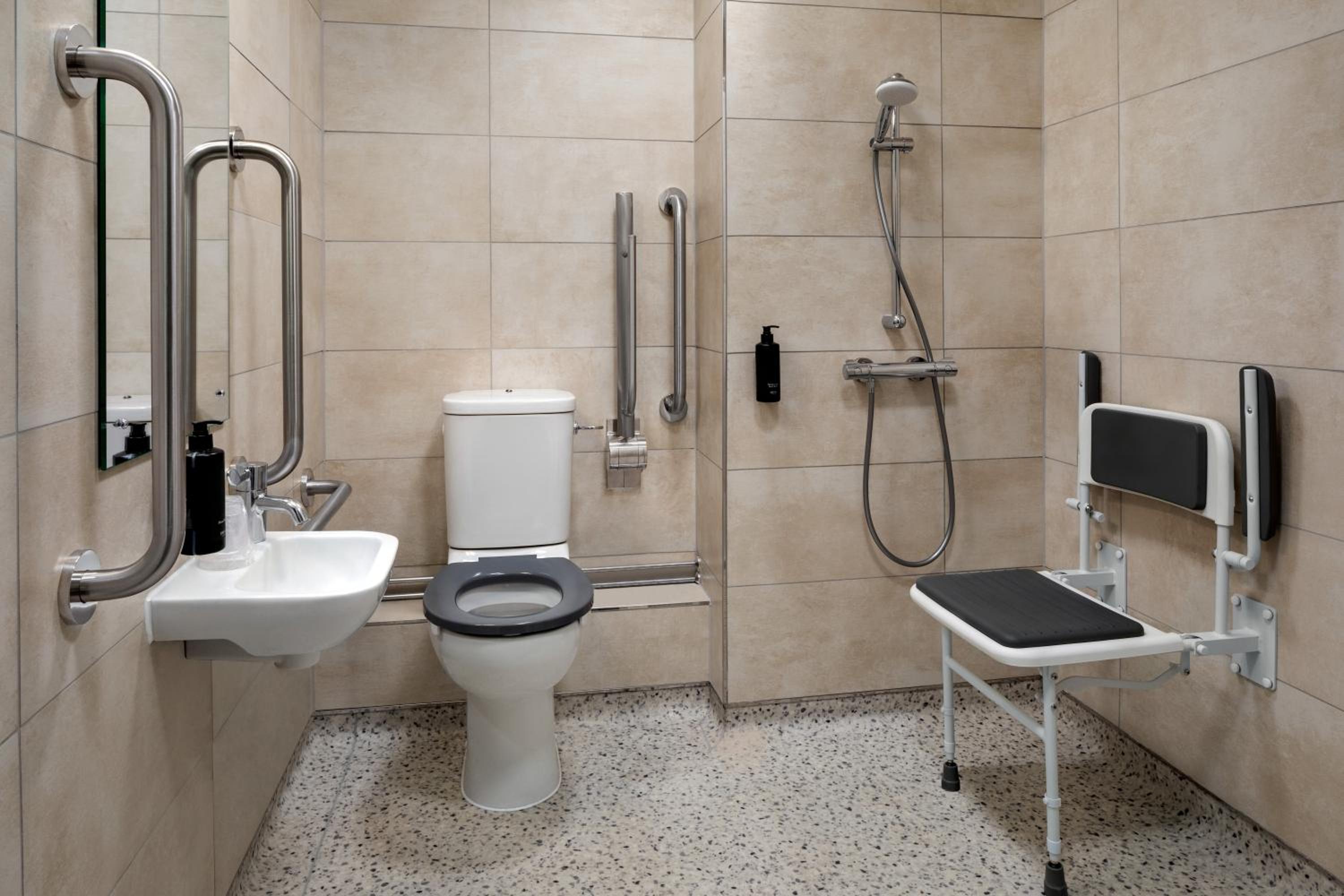 King Room - Mobility Accessible - Photo 2