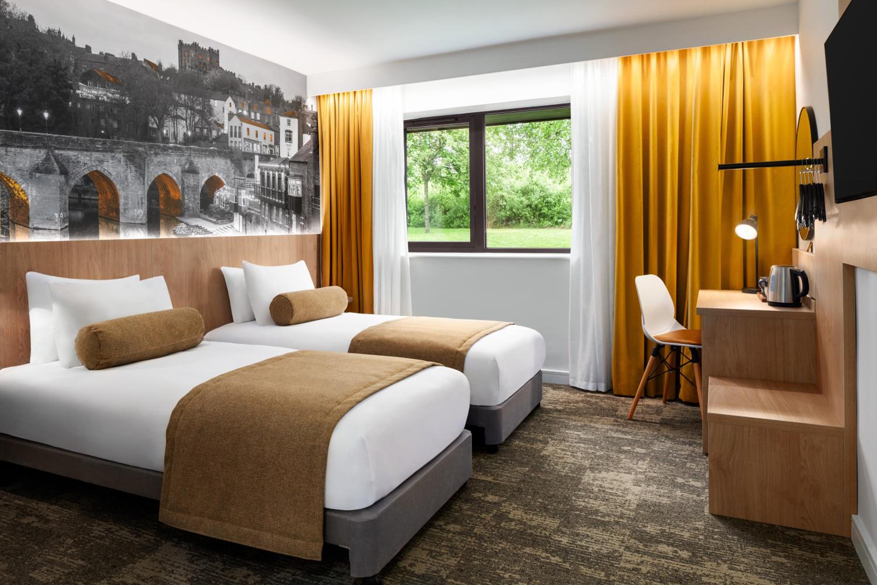 Twin Room - Mobility Accessible - Photo 3