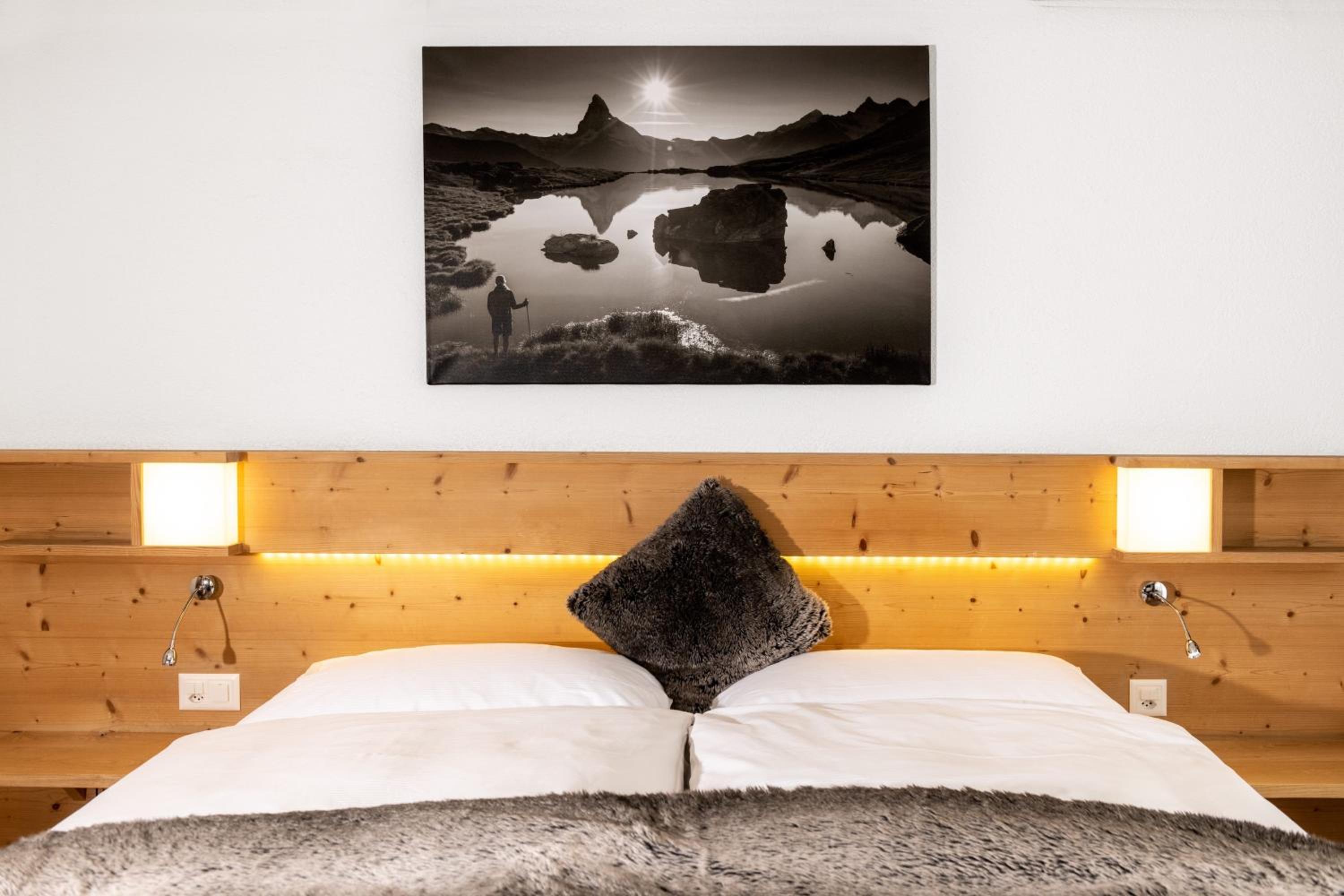 Twin Room with Balcony - Photo 8