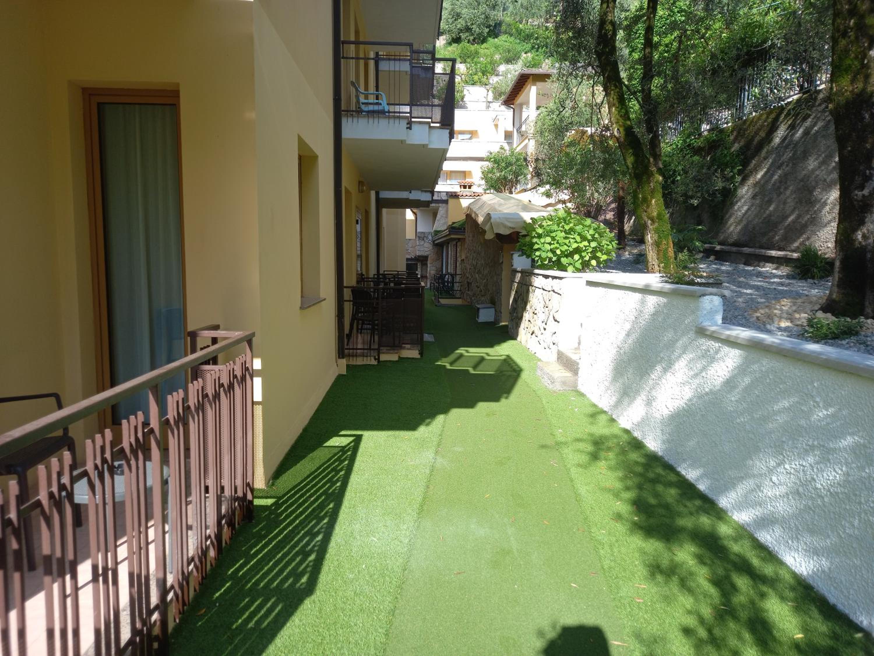 Economy Twin Room with Terrace - Photo 3