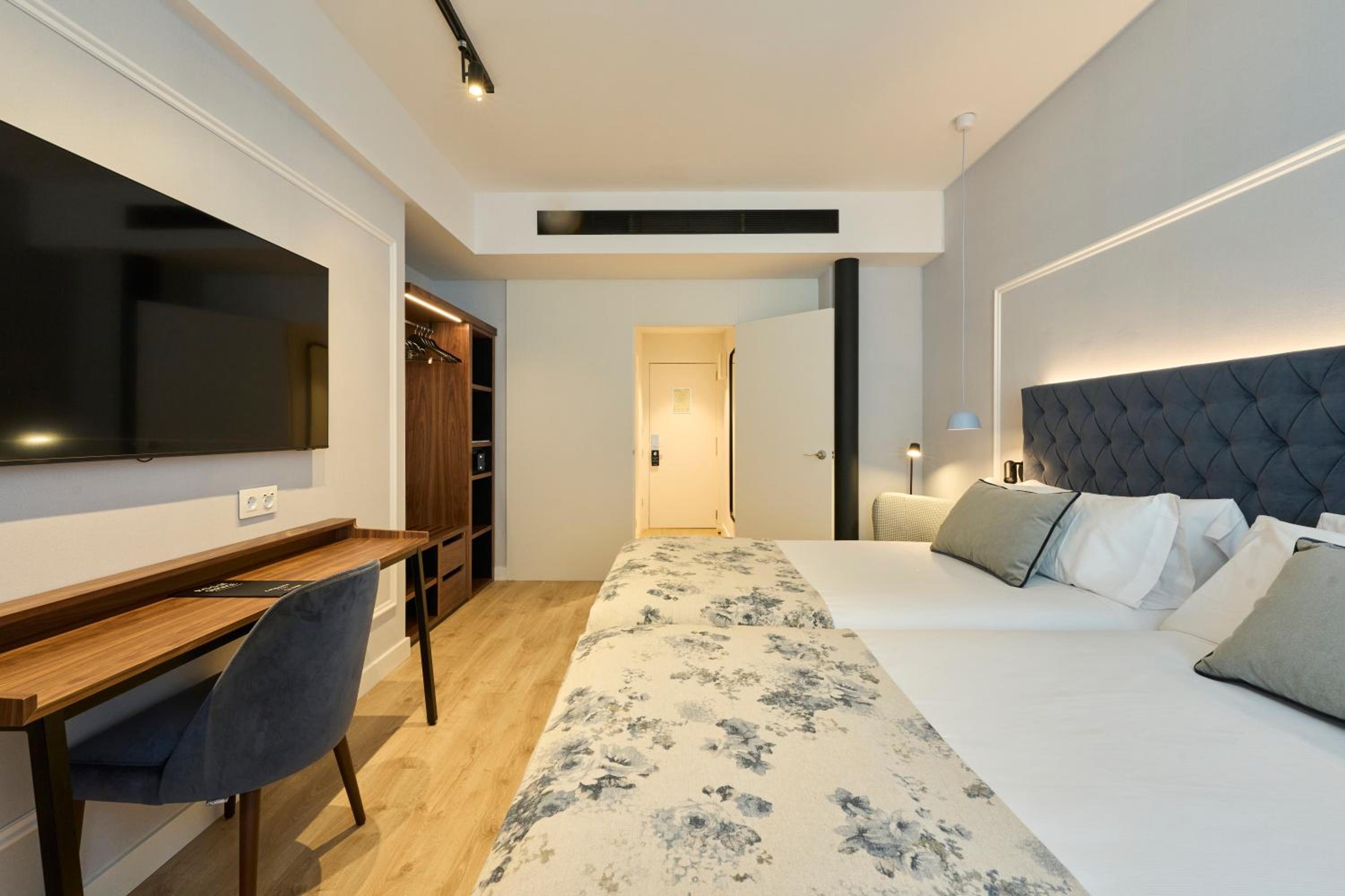Premium Triple Room - Photo 2
