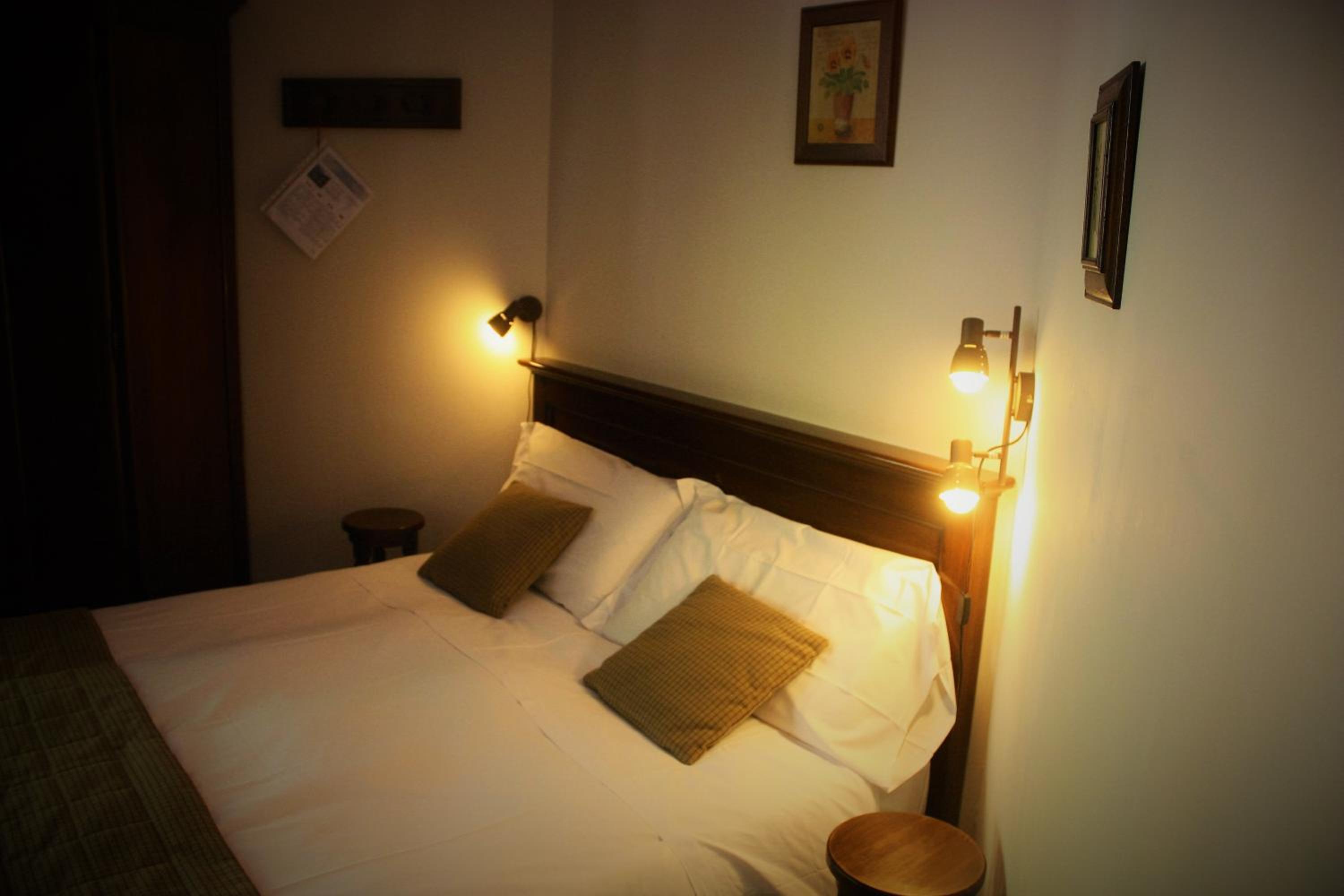 Standard Double Room - Photo 10