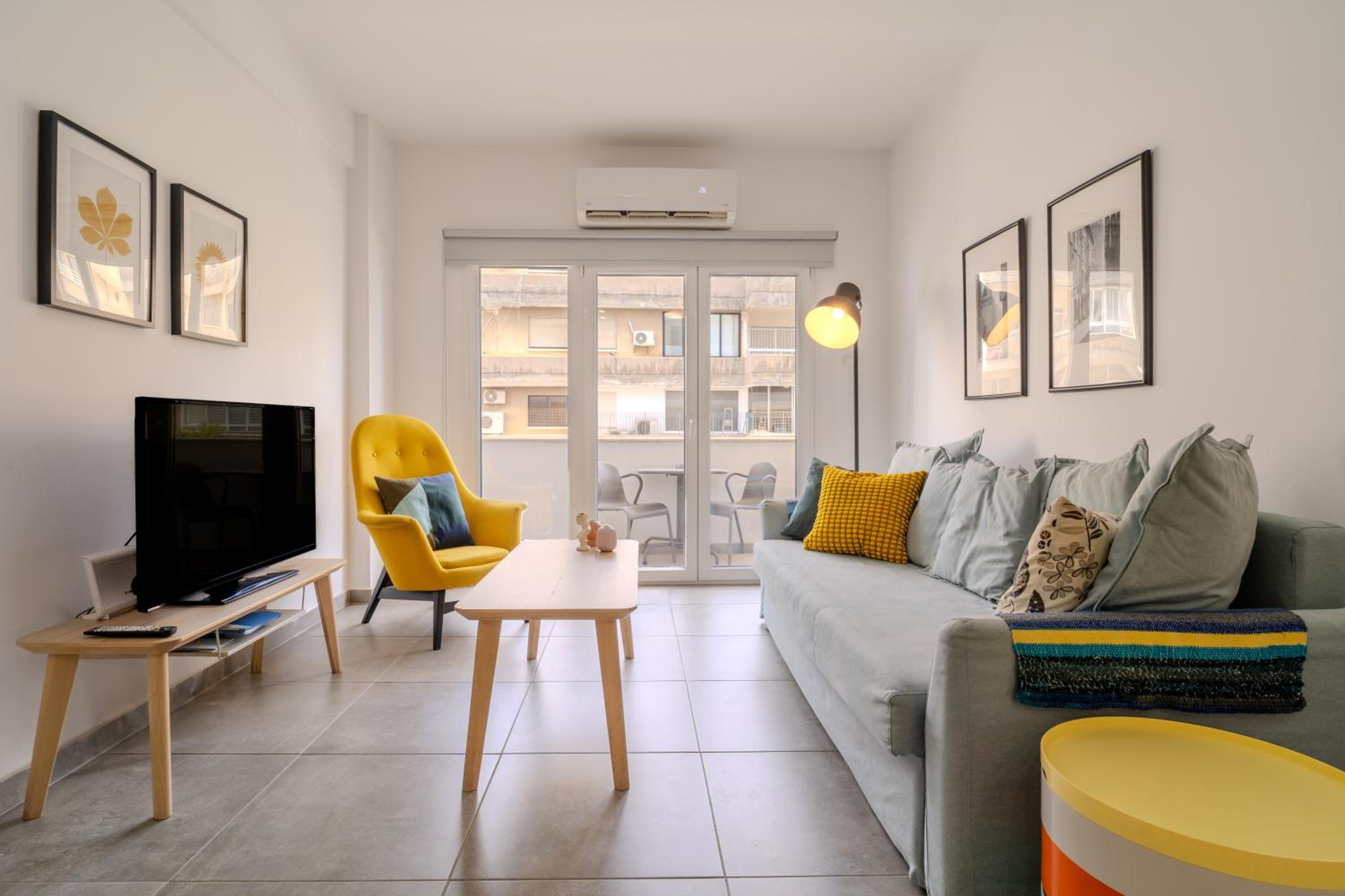 One-Bedroom Apartment photo 1