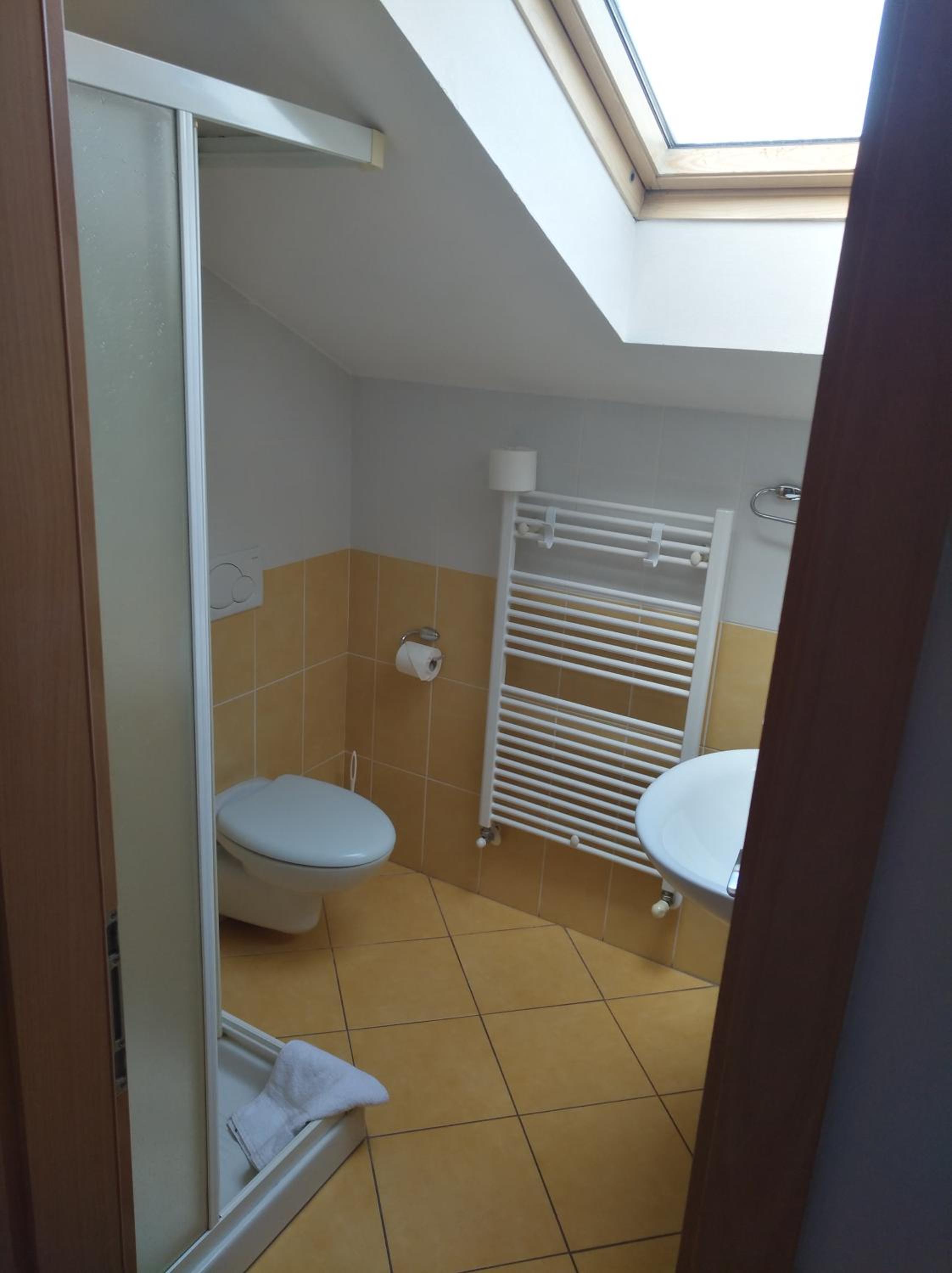 Double Attic Room - Photo 4