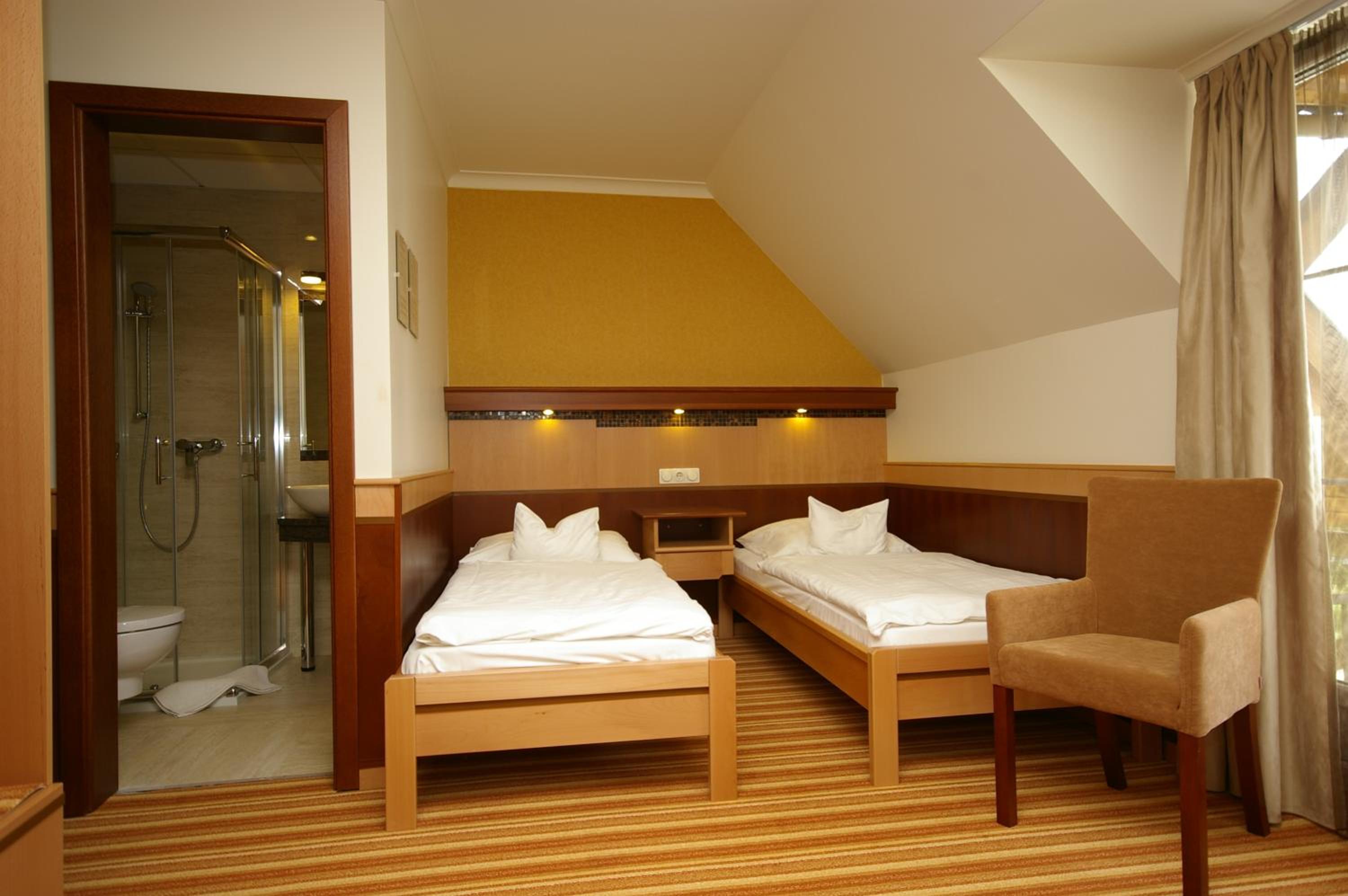 Double or Twin Room - Photo 7