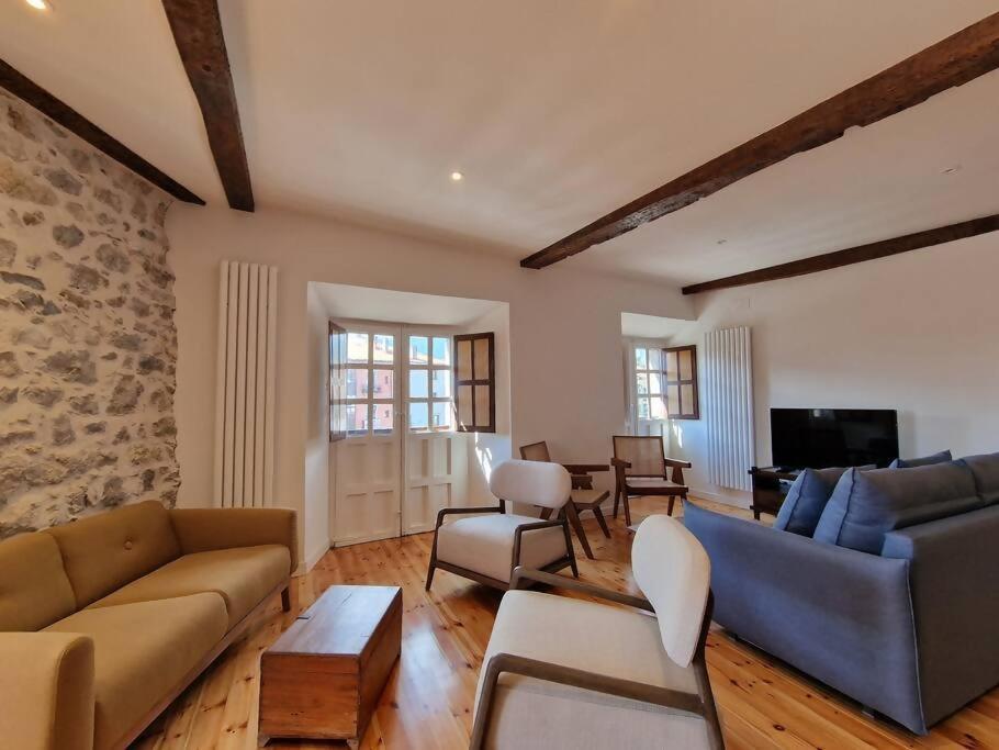 Three-Bedroom Apartment photo 2