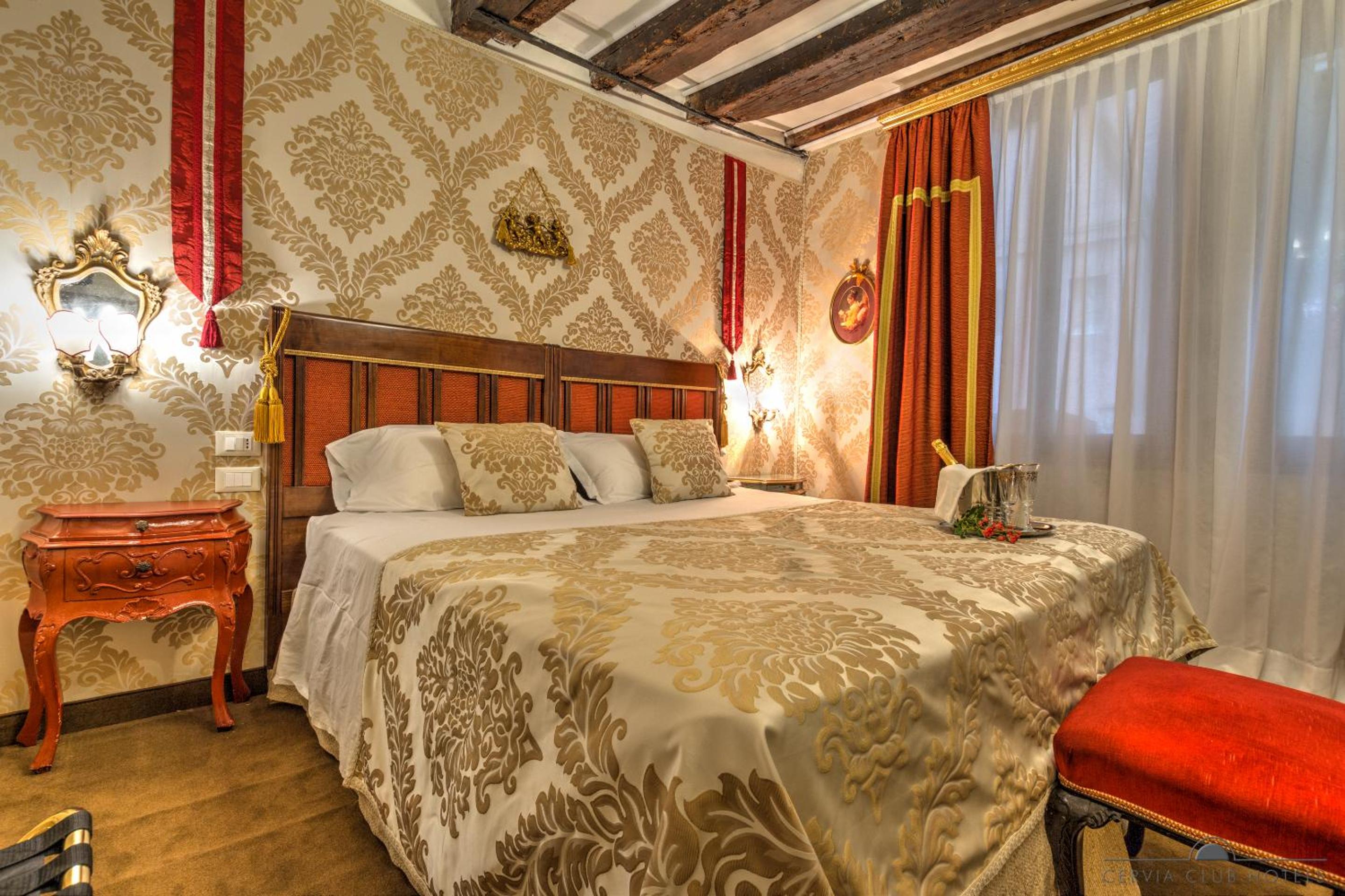Deluxe King Room photo 2