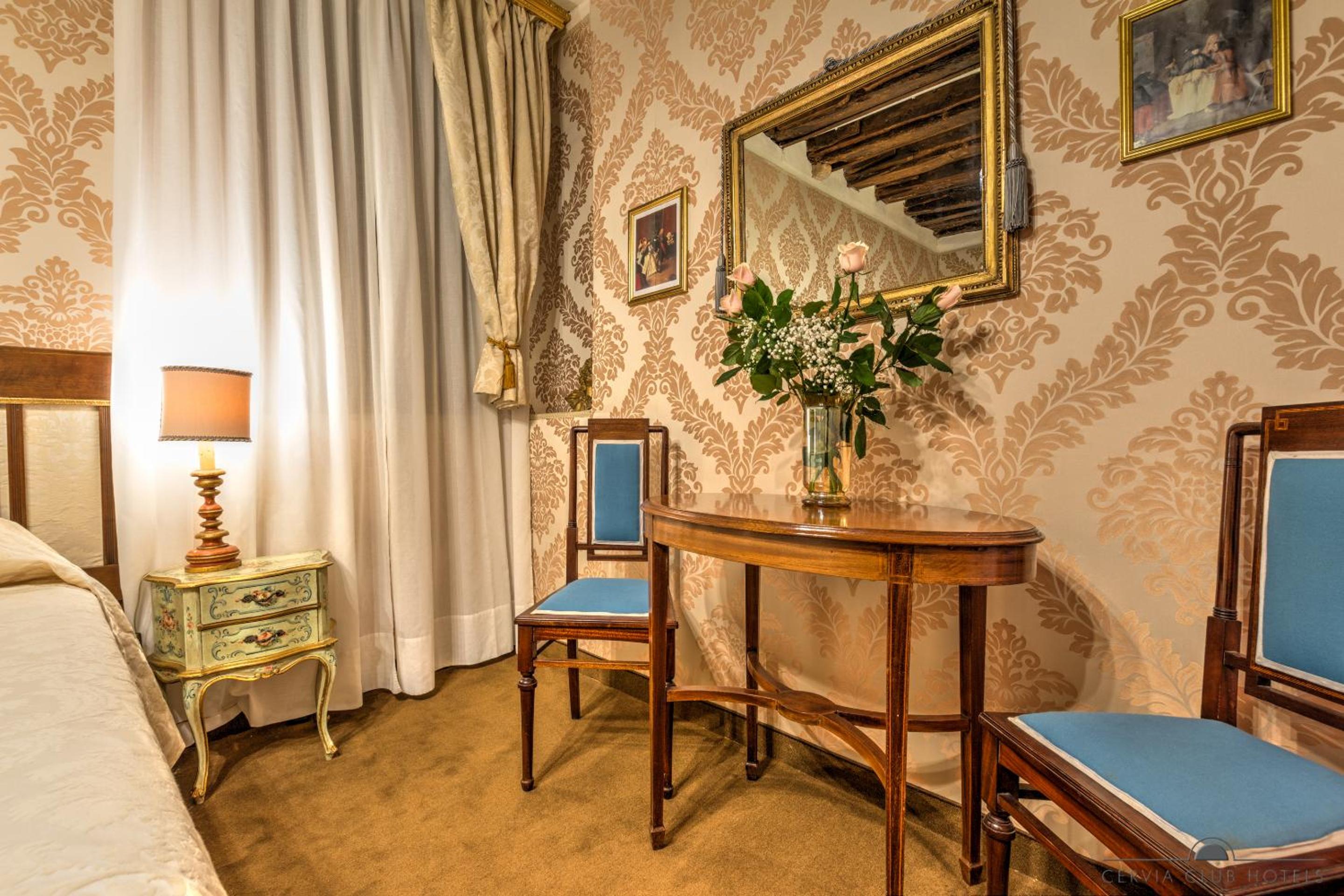 Superior King Room photo 3