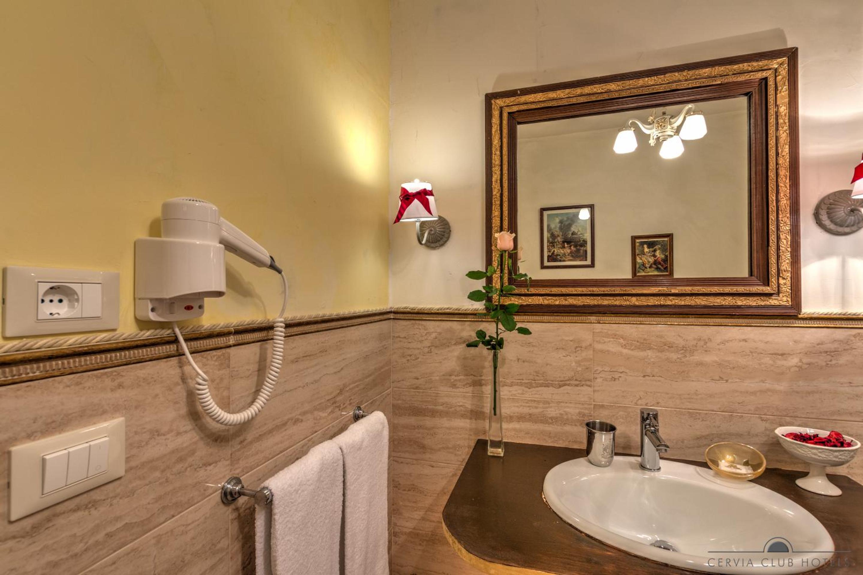 Superior King Room photo 2