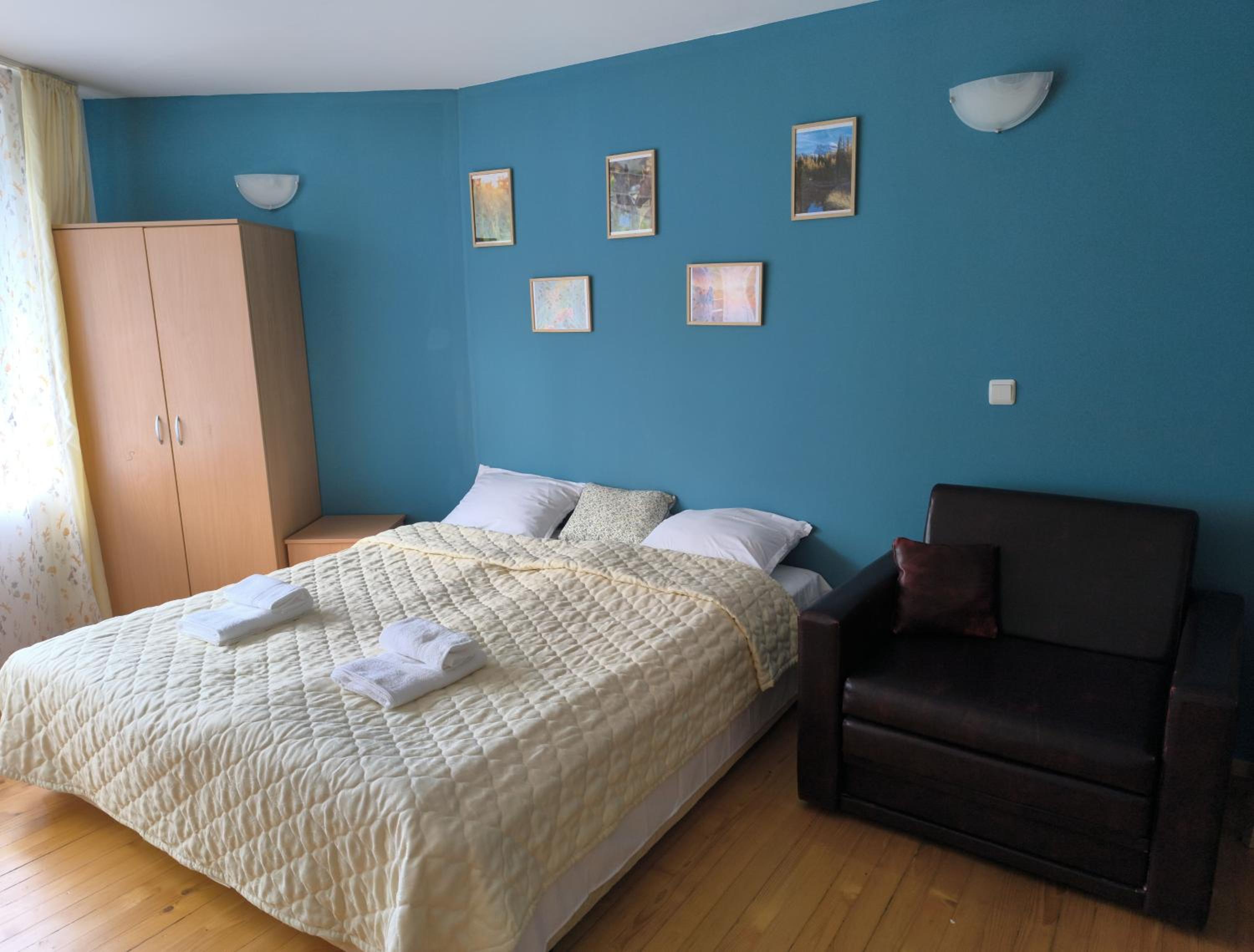 One-Bedroom Apartment photo 2