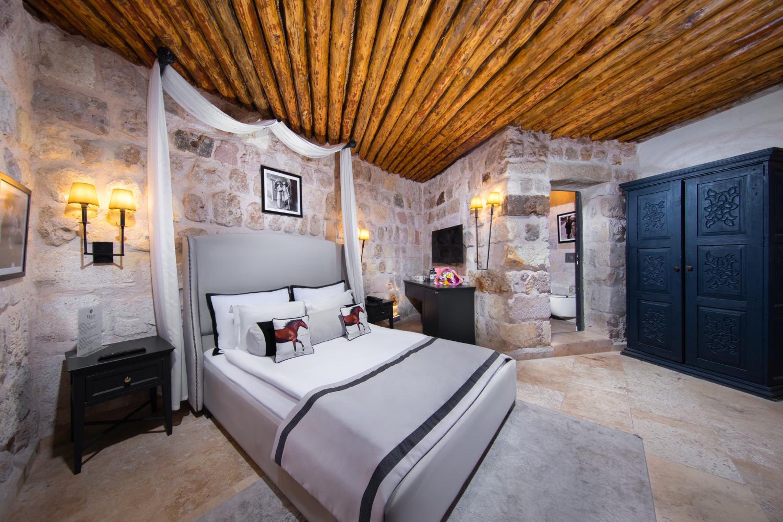 Superior Cave Room