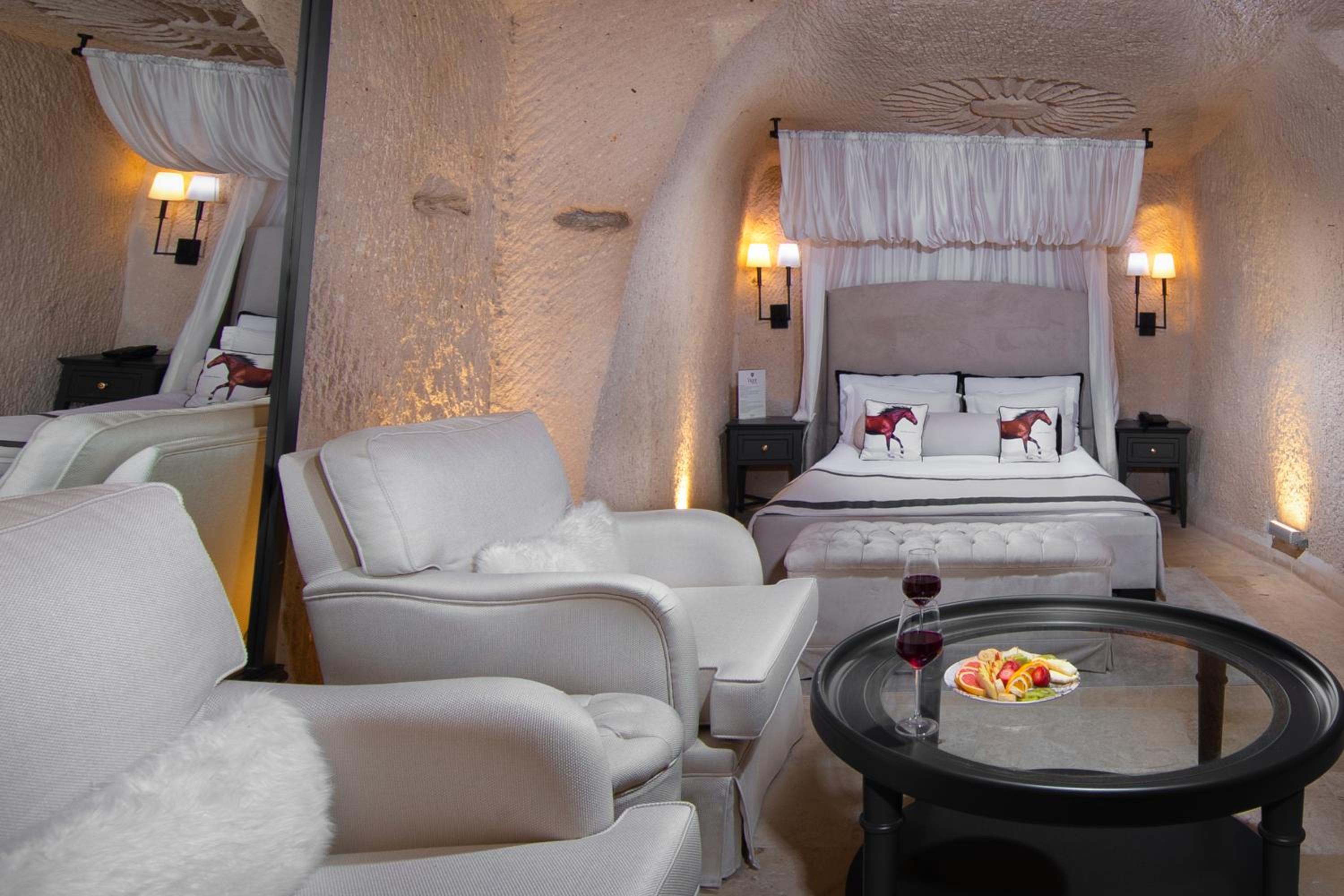 Deluxe Cave Room