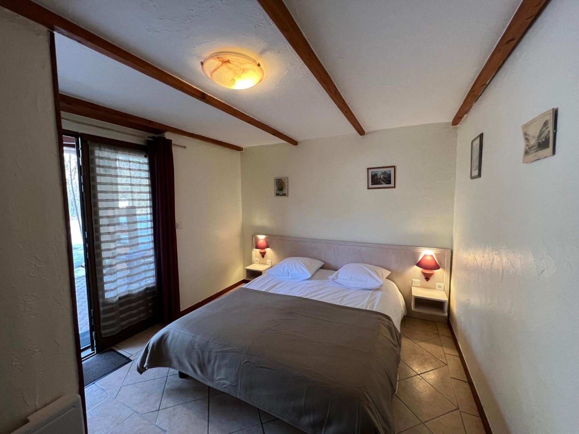 Double Room with Shower photo 2