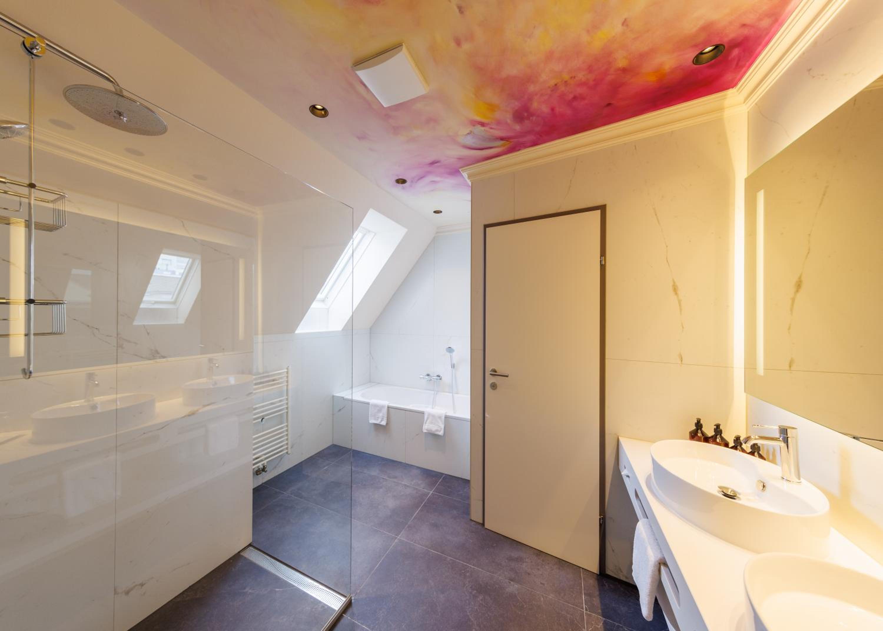 Junior Suite with Balcony photo 2