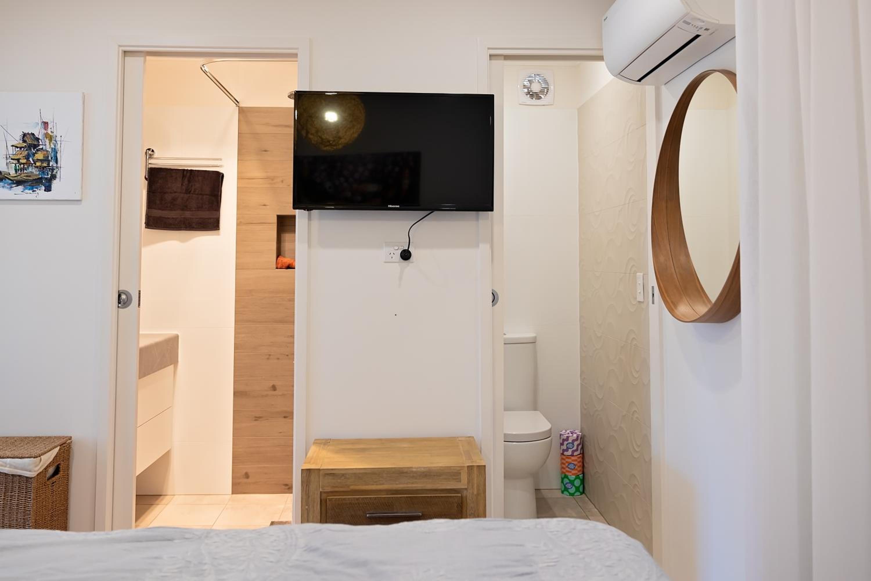 Family Room with Private Bathroom photo 1