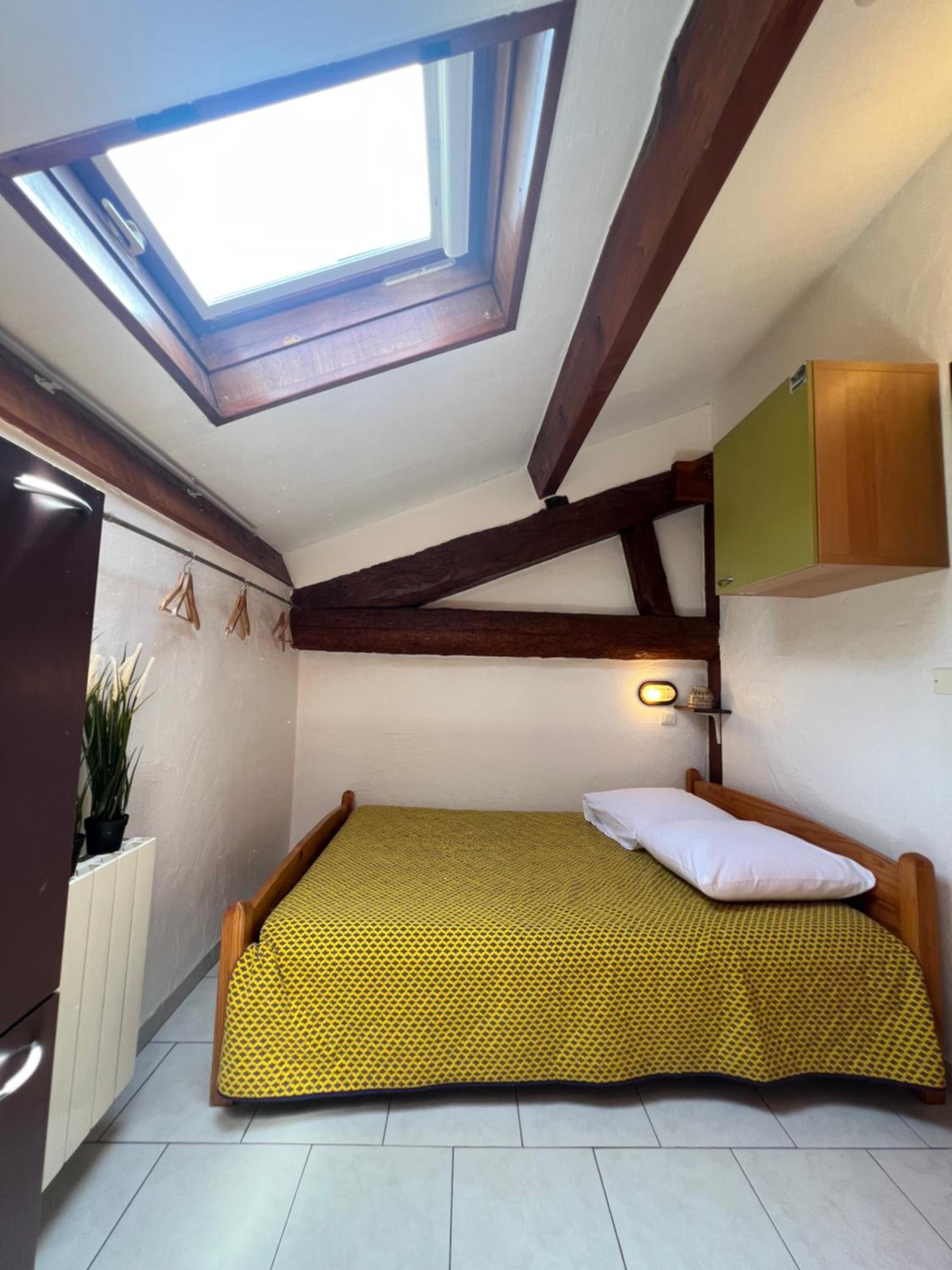Single Bed in 4-Bed Dormitory Room photo 2