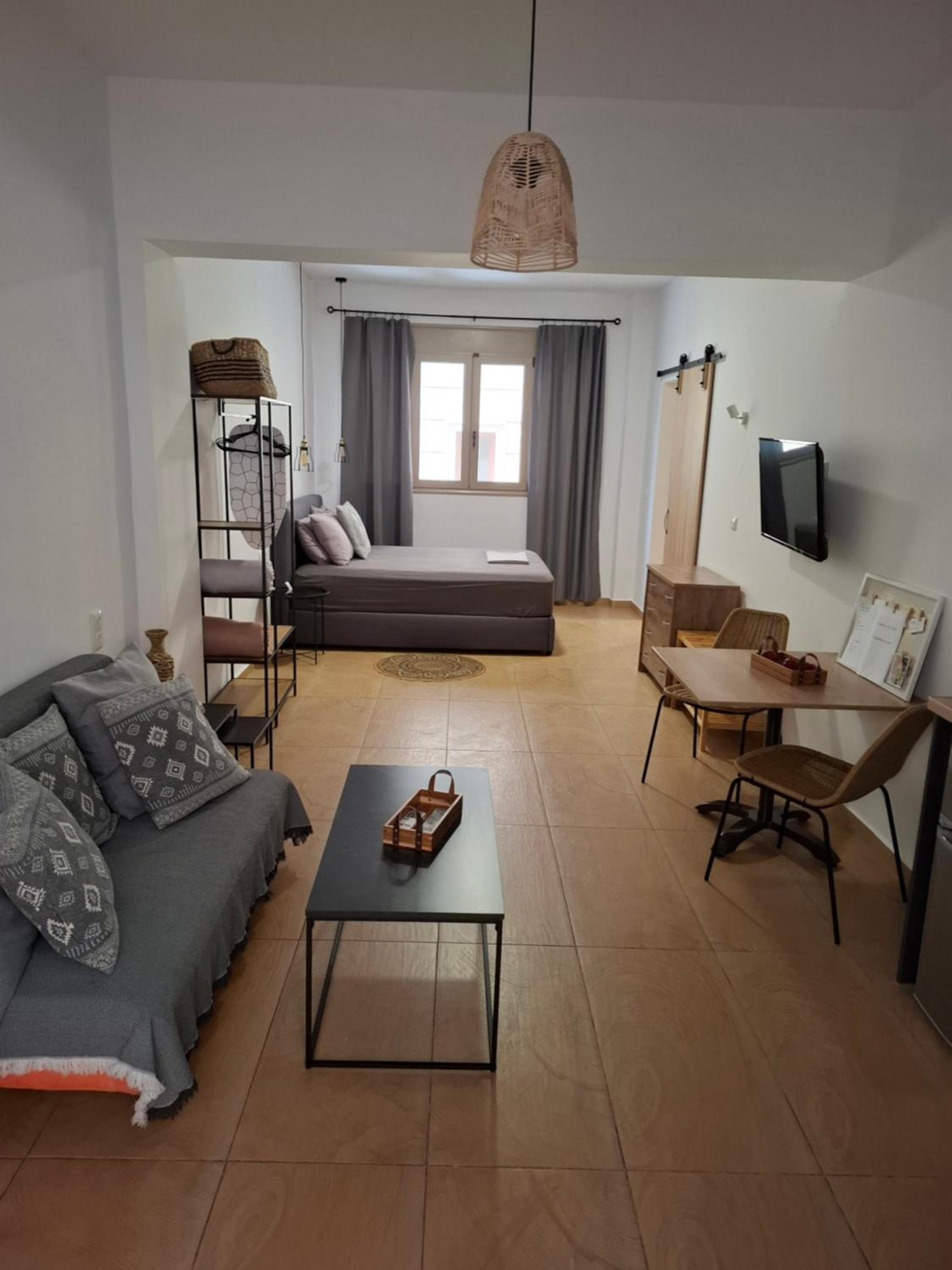 One-Bedroom Apartment photo 1