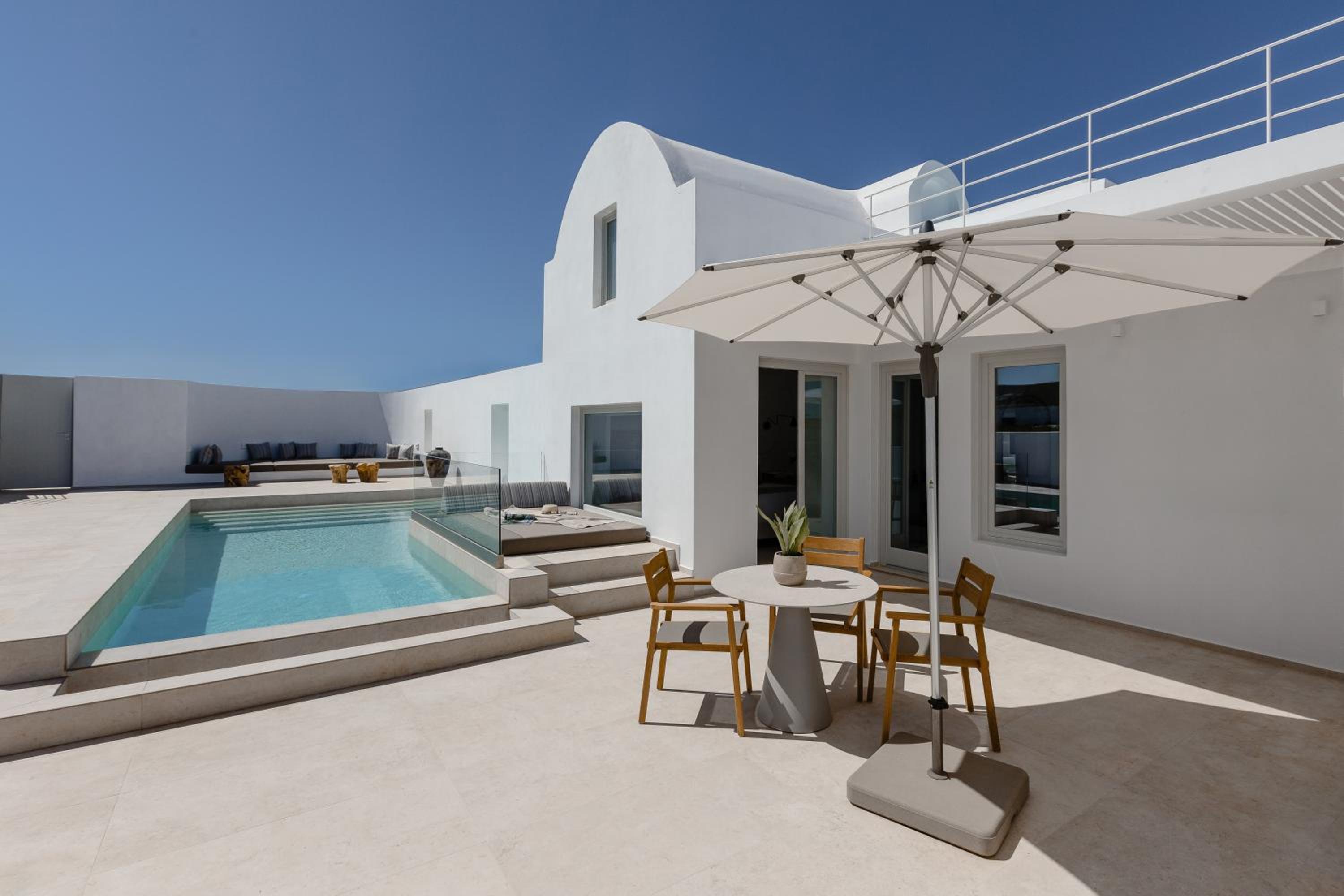 Junior Suite with Private Pool & Heated Outdoor Jetted Τub photo 3