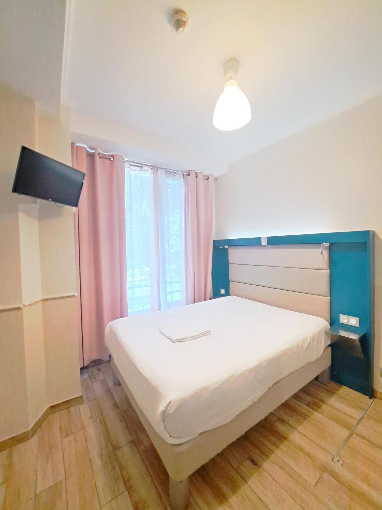 Budget Double Room Ground Floor Street View photo 1