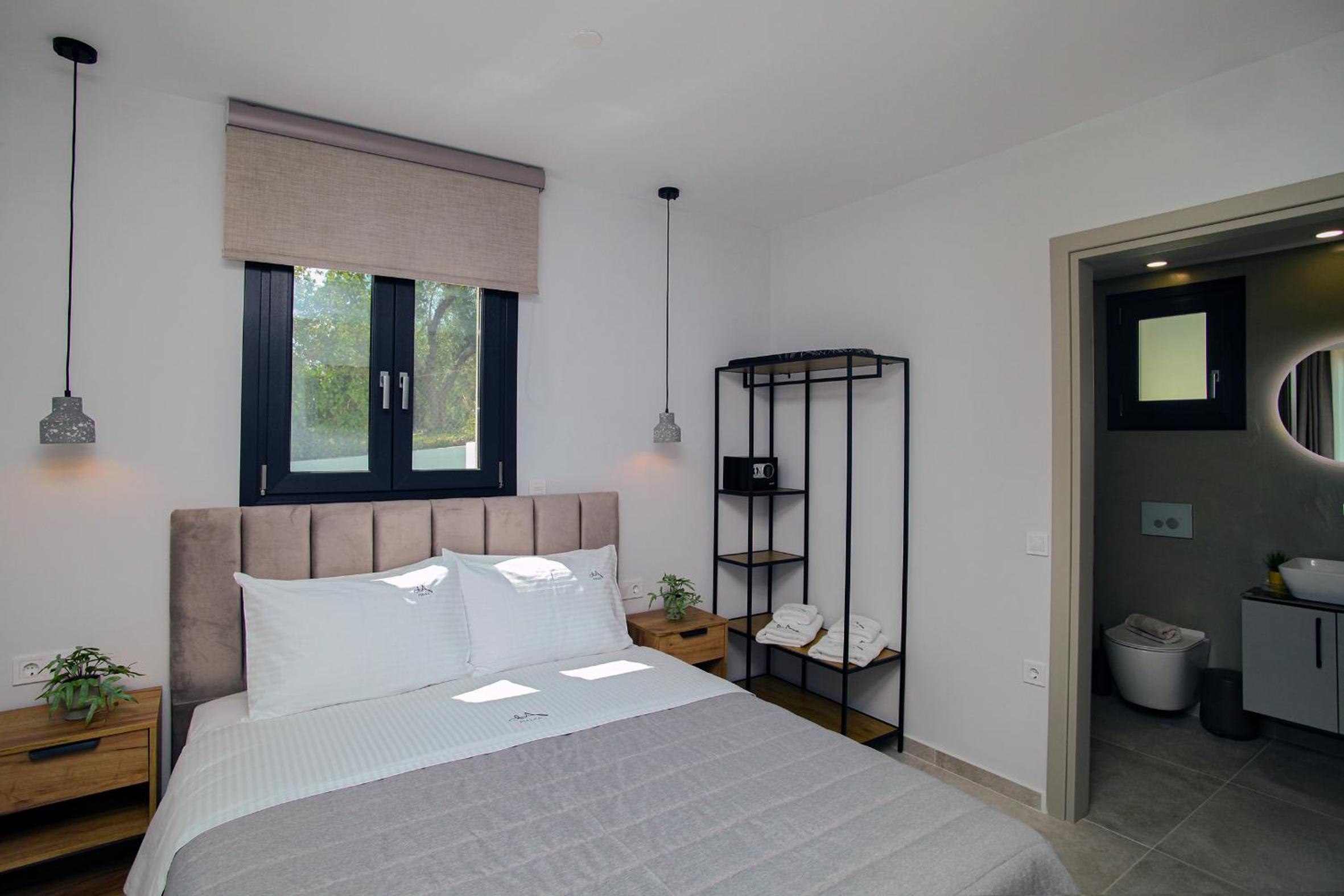 Deluxe Double Room with Side Sea View photo 1