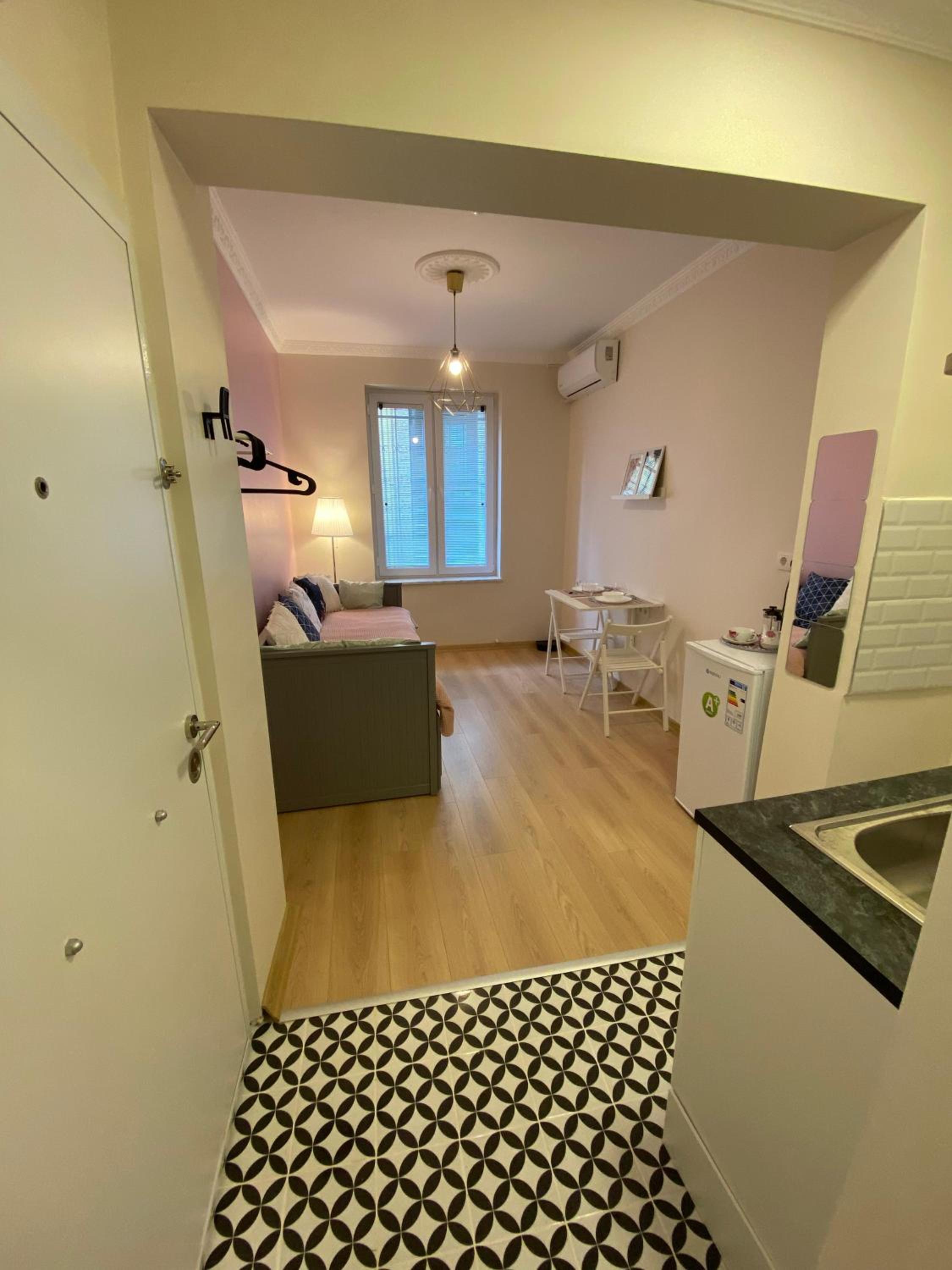 Single Room with Private Bathroom photo 3