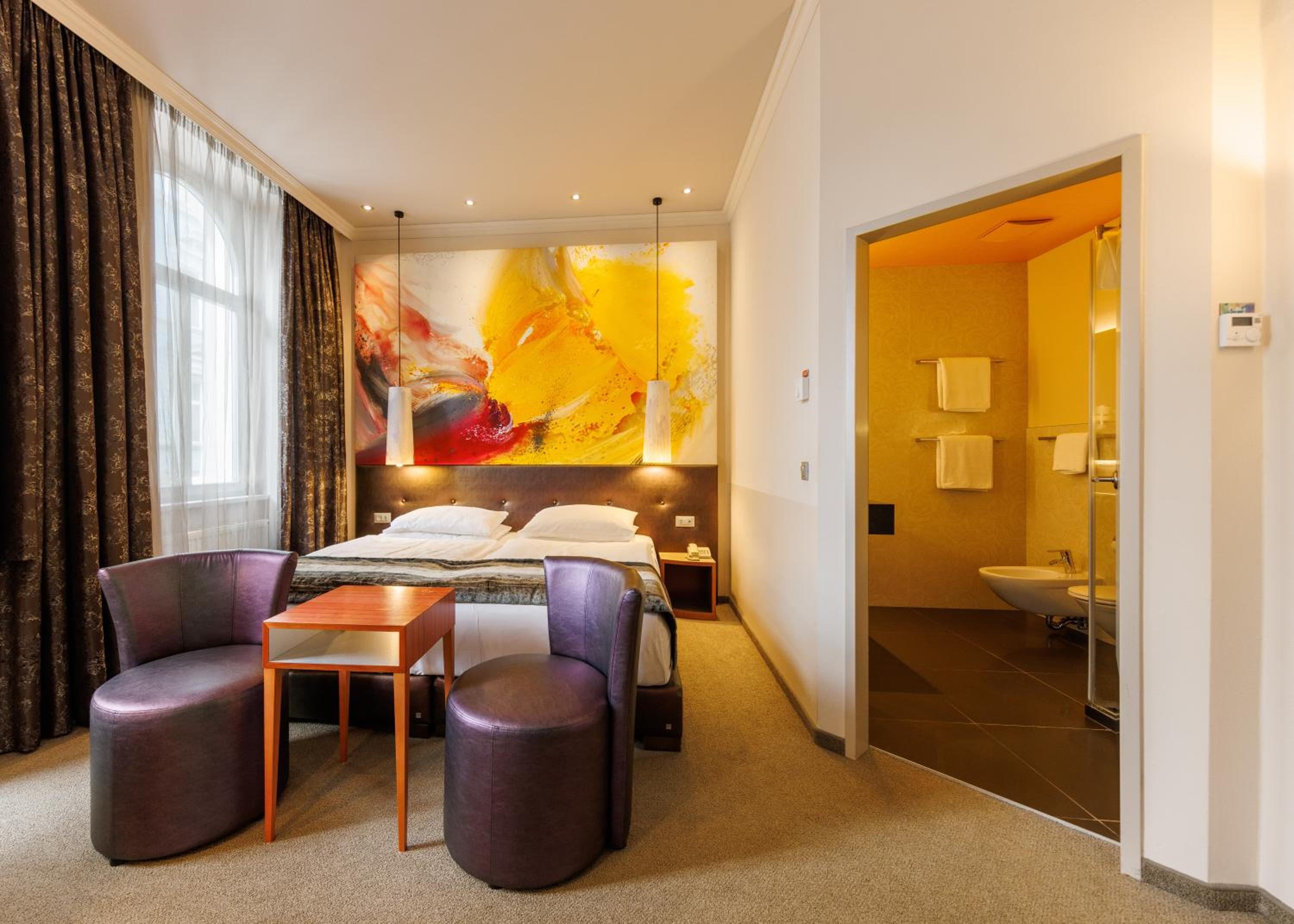 Deluxe Quadruple Room with Street View photo 3
