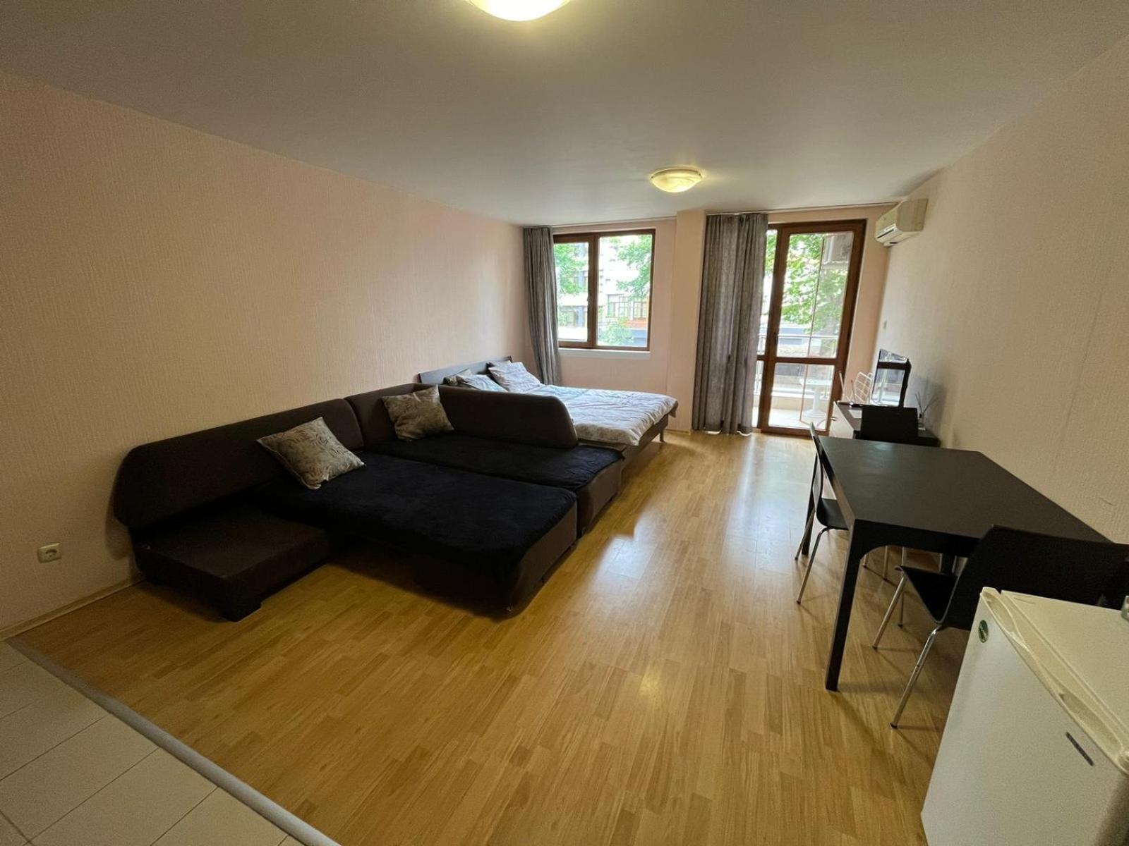 Studio Apartment photo 1
