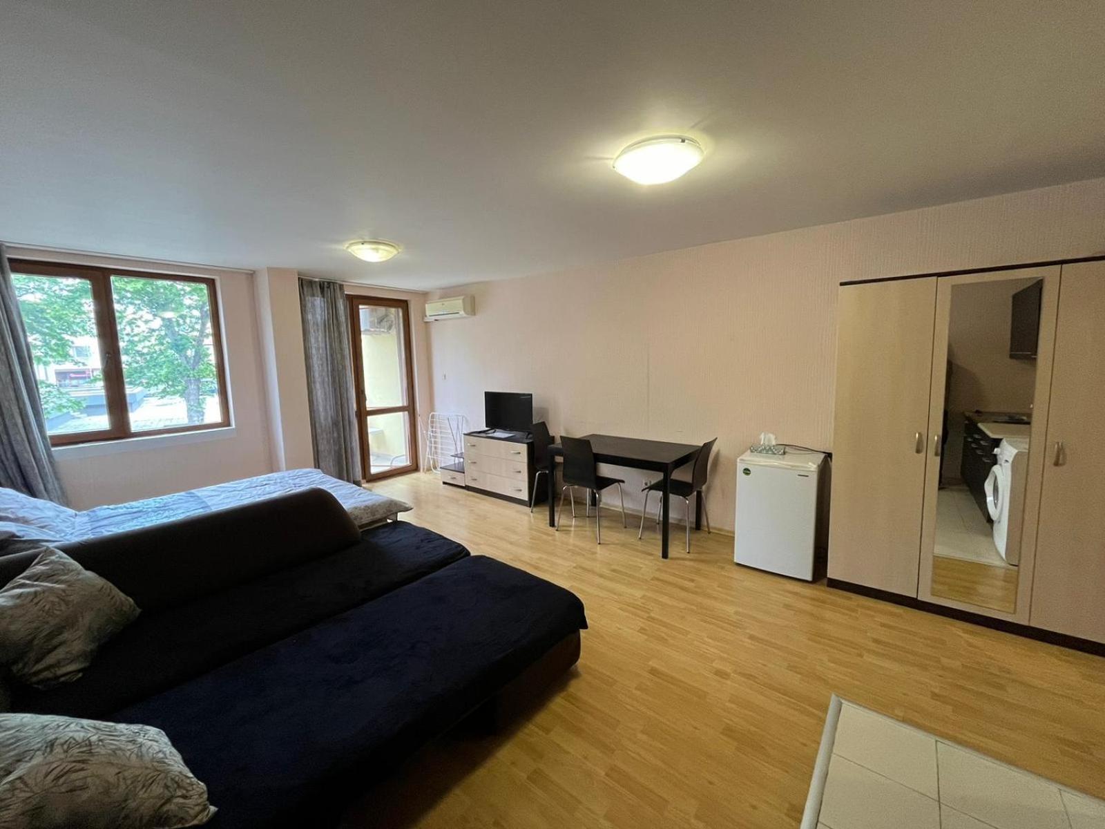 Studio Apartment photo 2