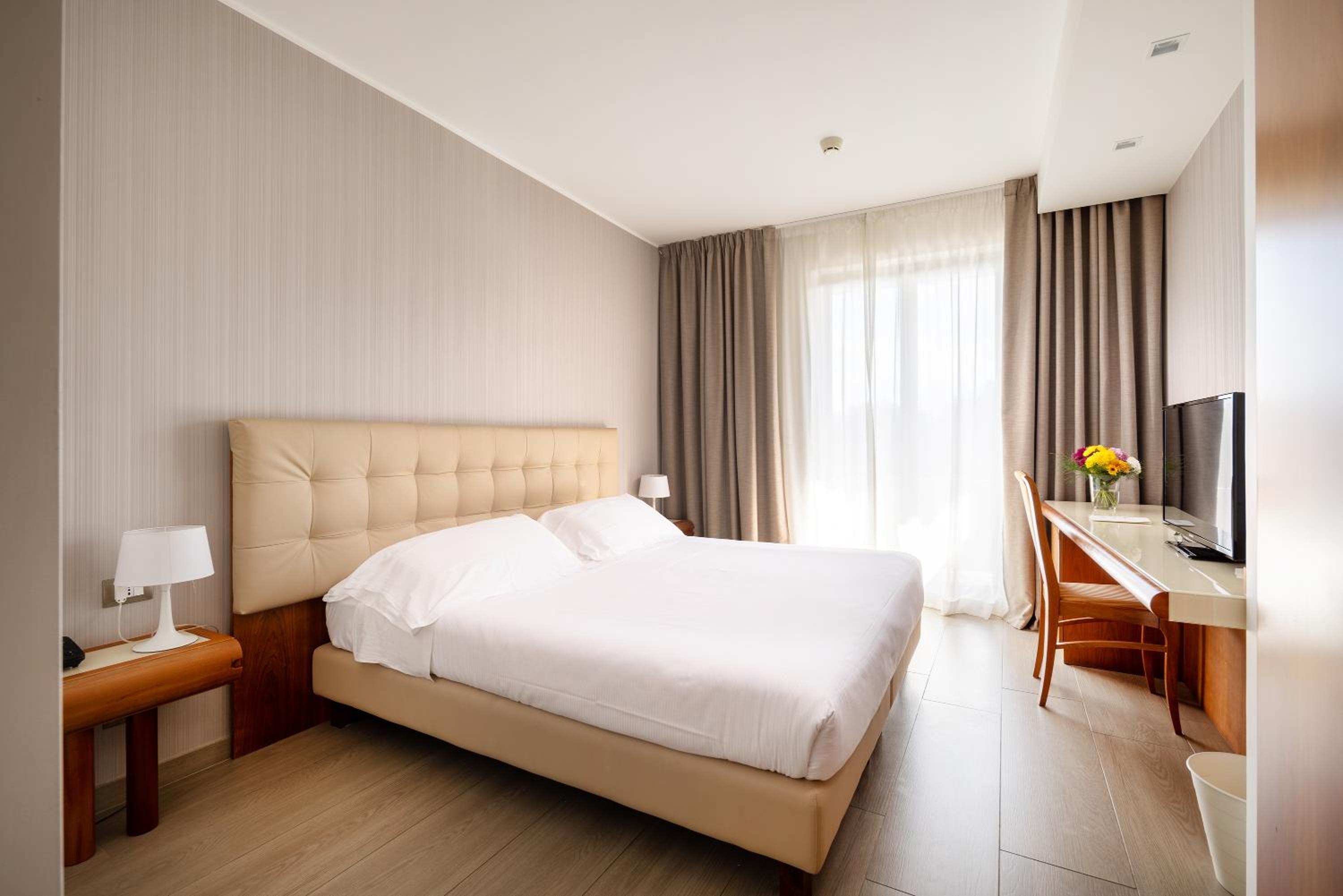 Superior Double Room with Pool View - Photo 1