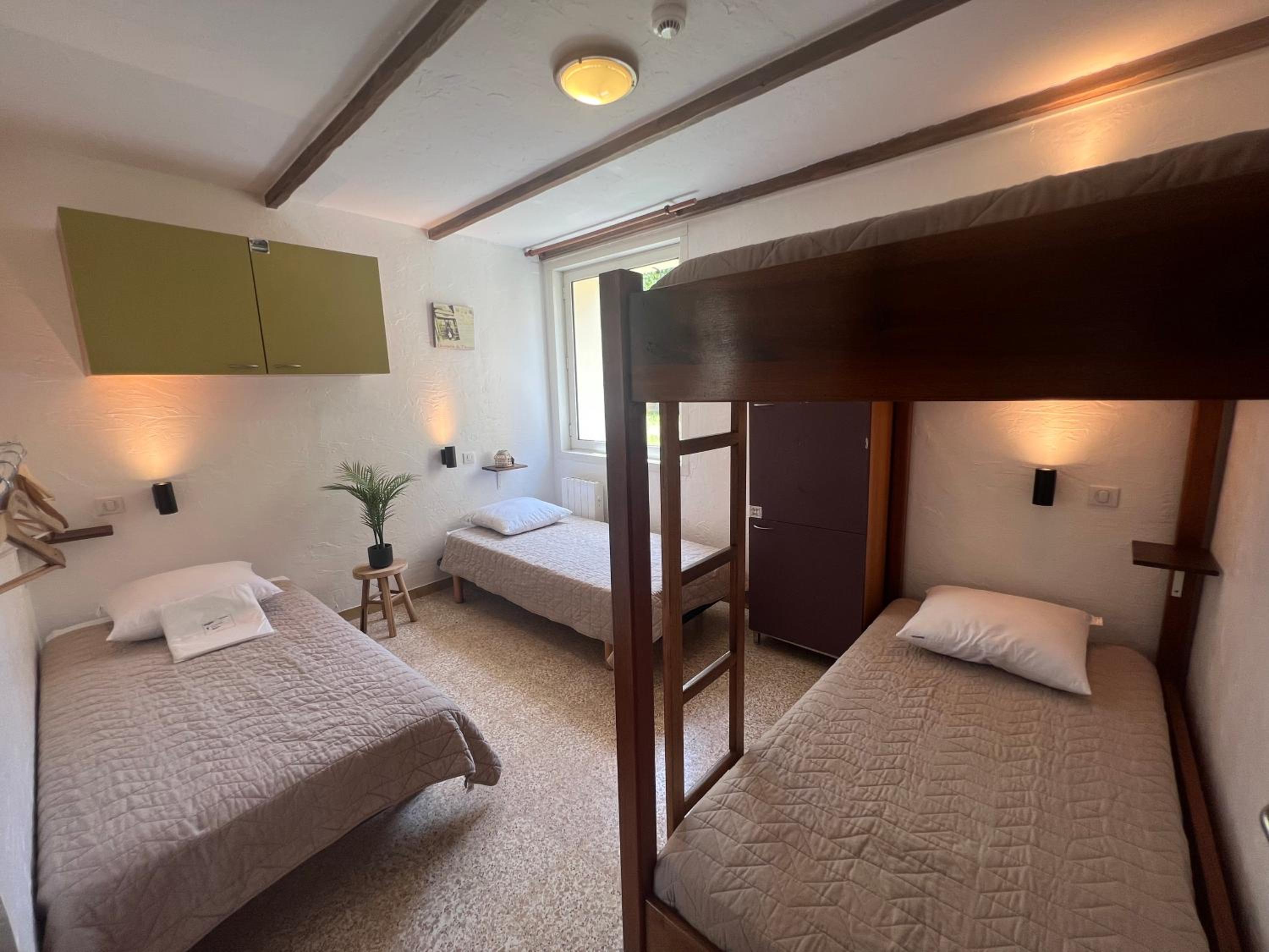 Bed in 4-Bed Dormitory Room photo 2