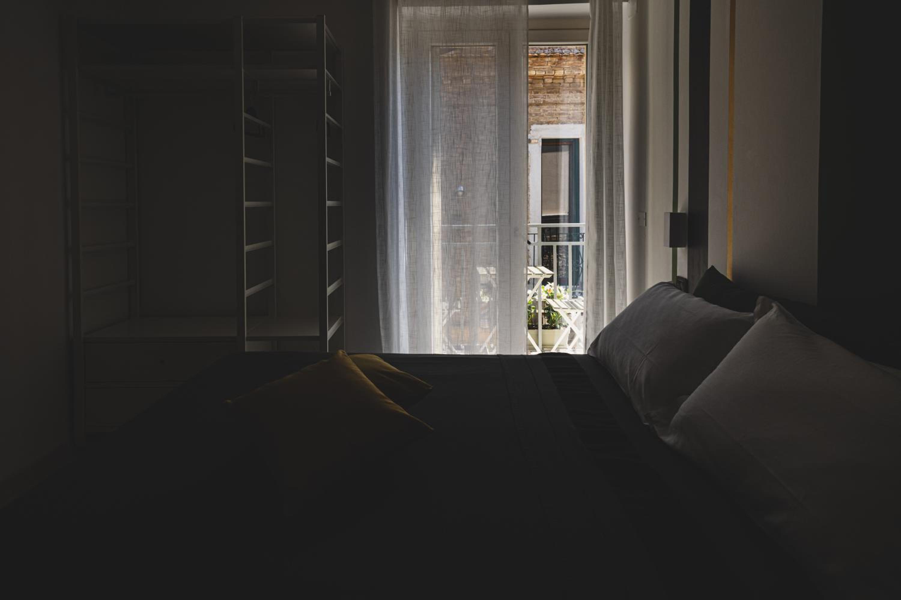 Deluxe Single Room with Balcony photo 2