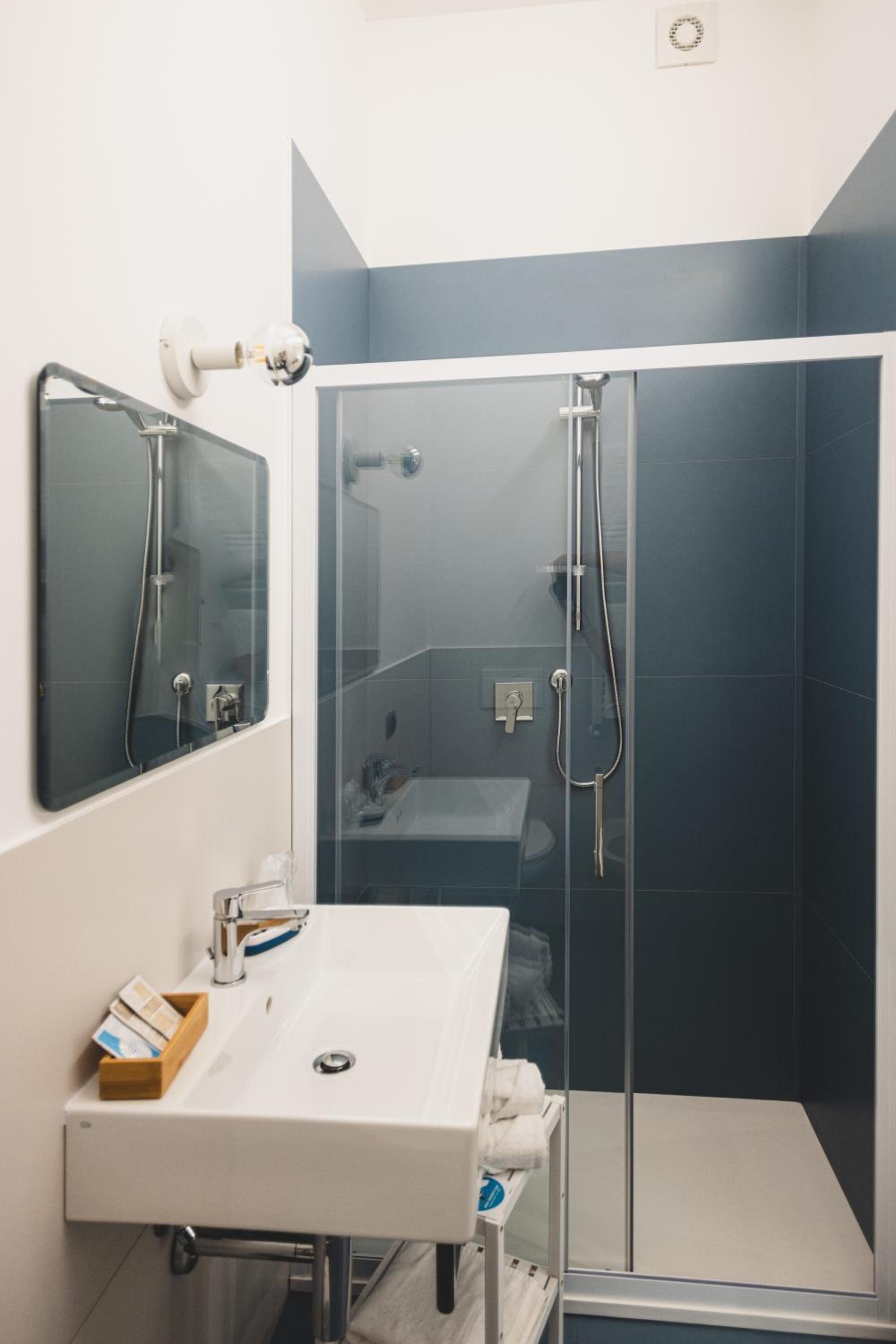 Double Room with Private Bathroom photo 3