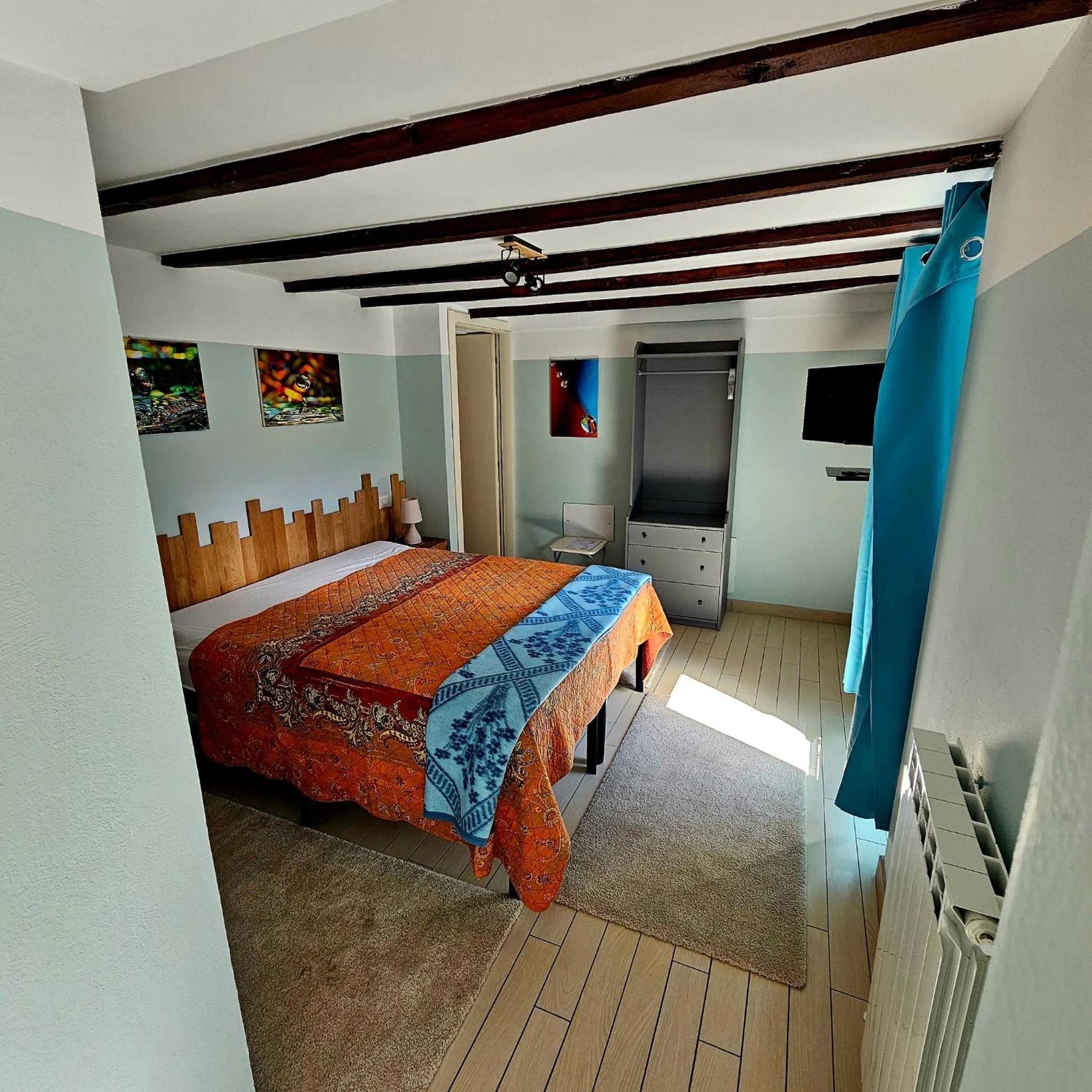 Large Double Room photo 1